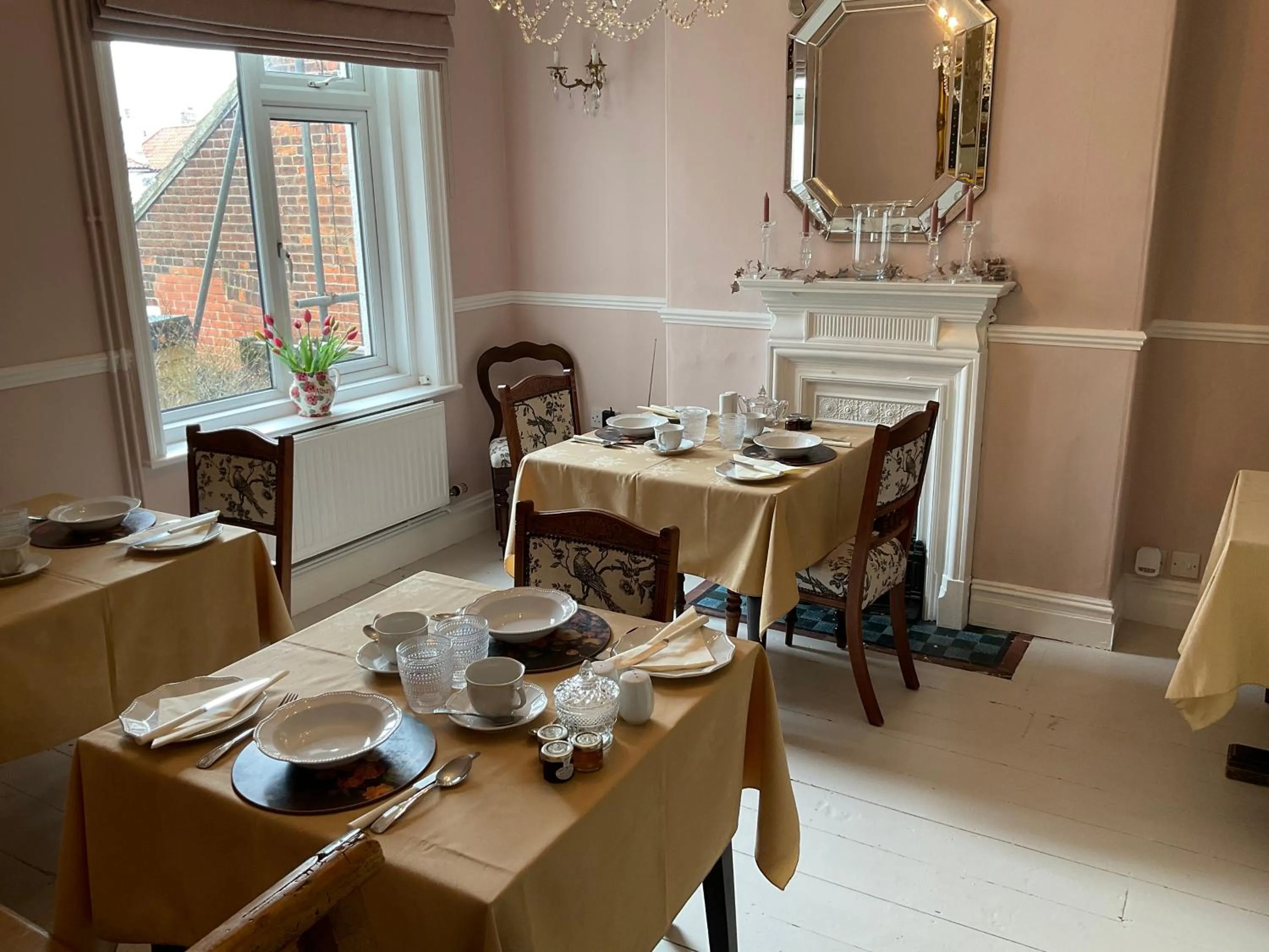 Breakfast in Albury House