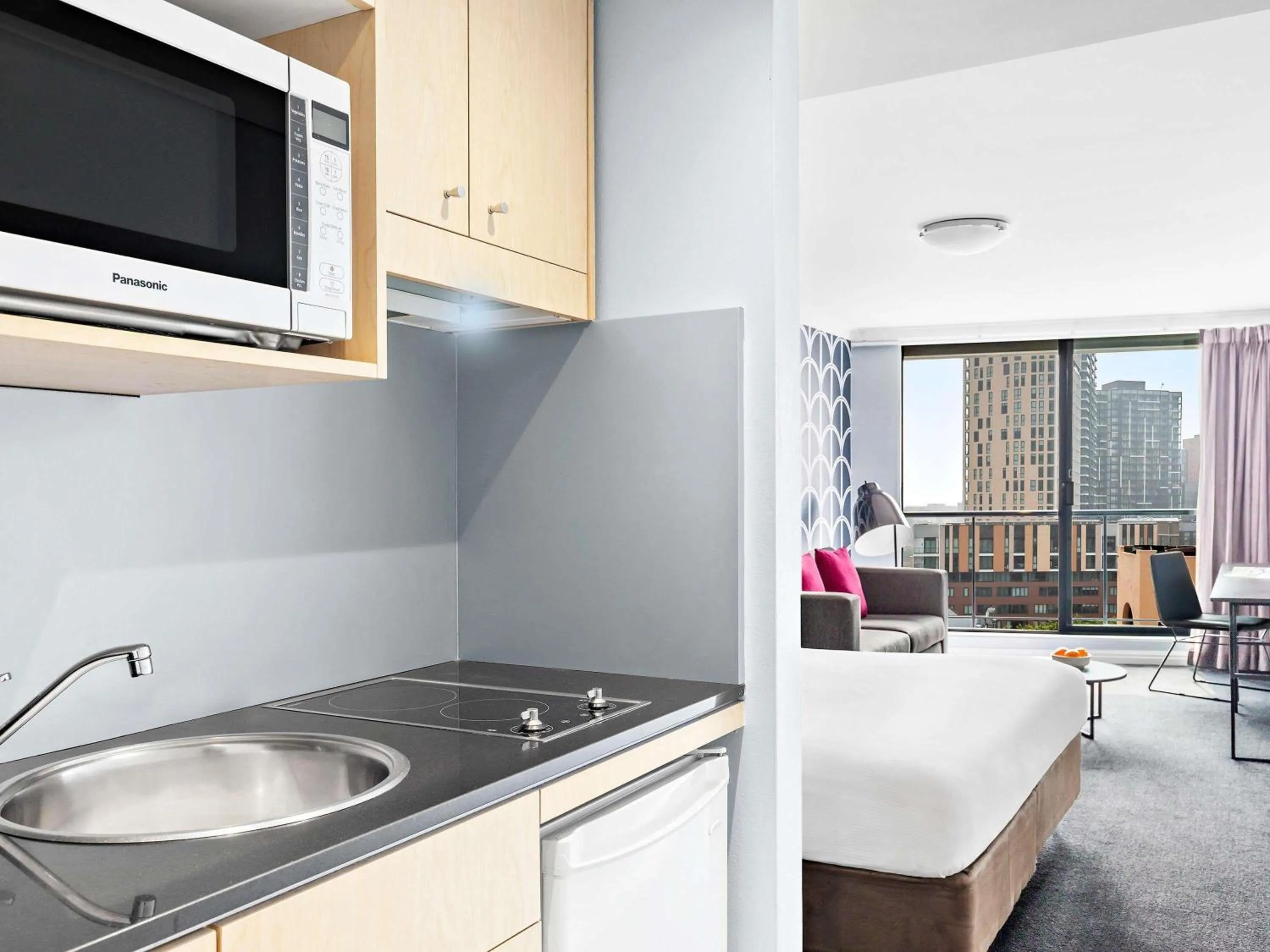 Bedroom, Bed in Mantra Sydney Central