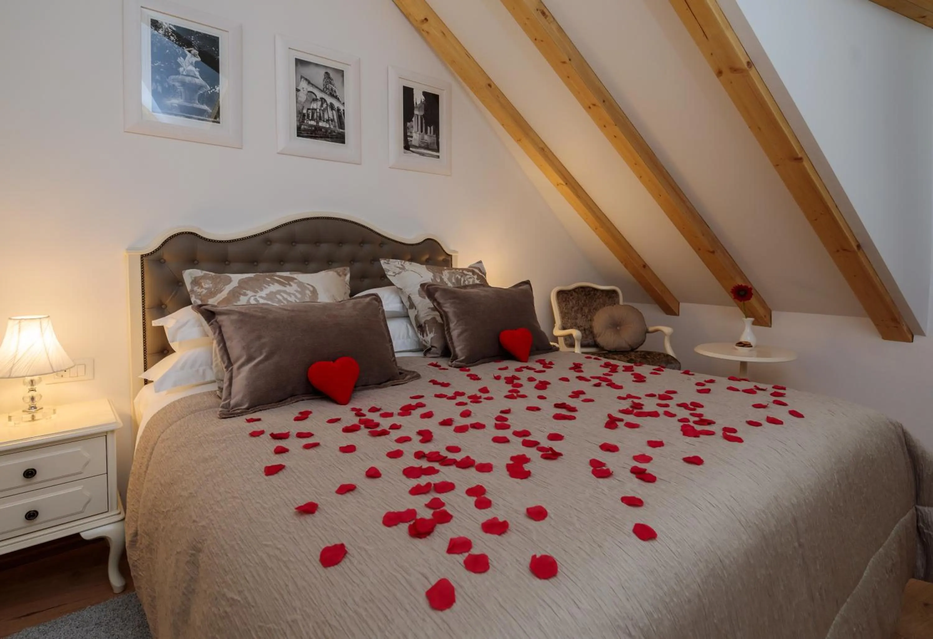 Decorative detail, Bed in Priska Heritage Rooms