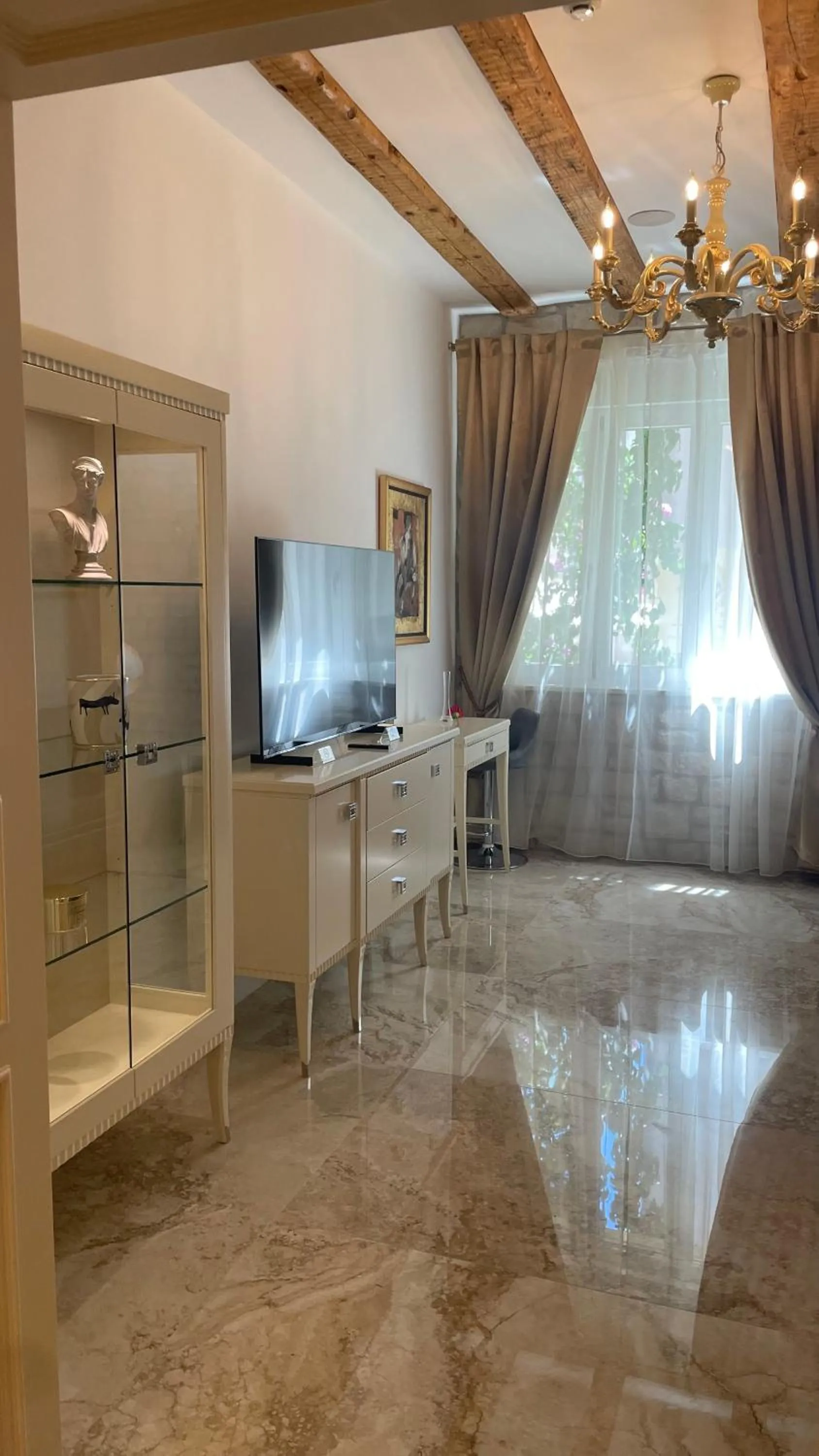 Communal lounge/ TV room in Priska Heritage Rooms