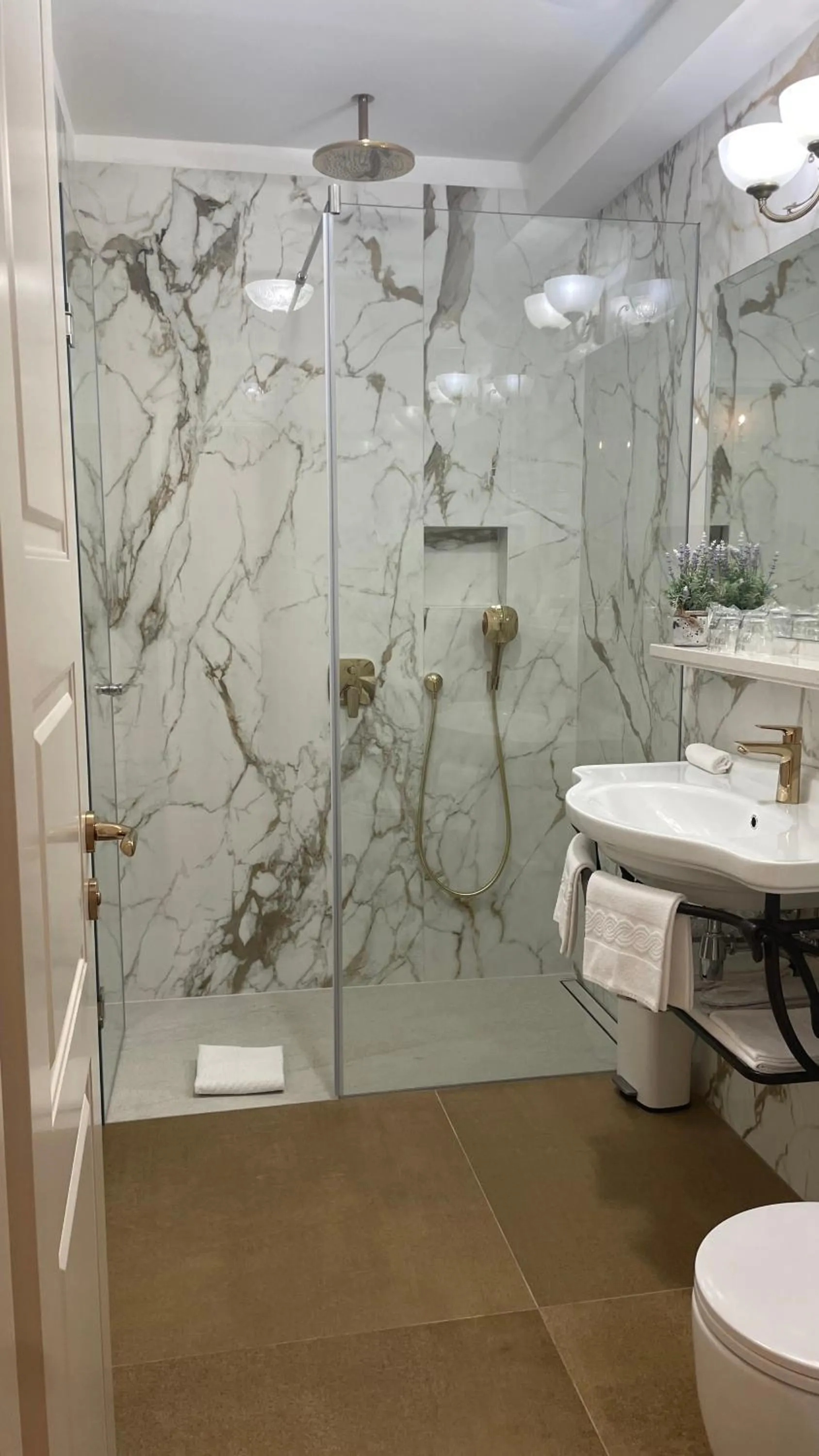 Bathroom in Priska Heritage Rooms