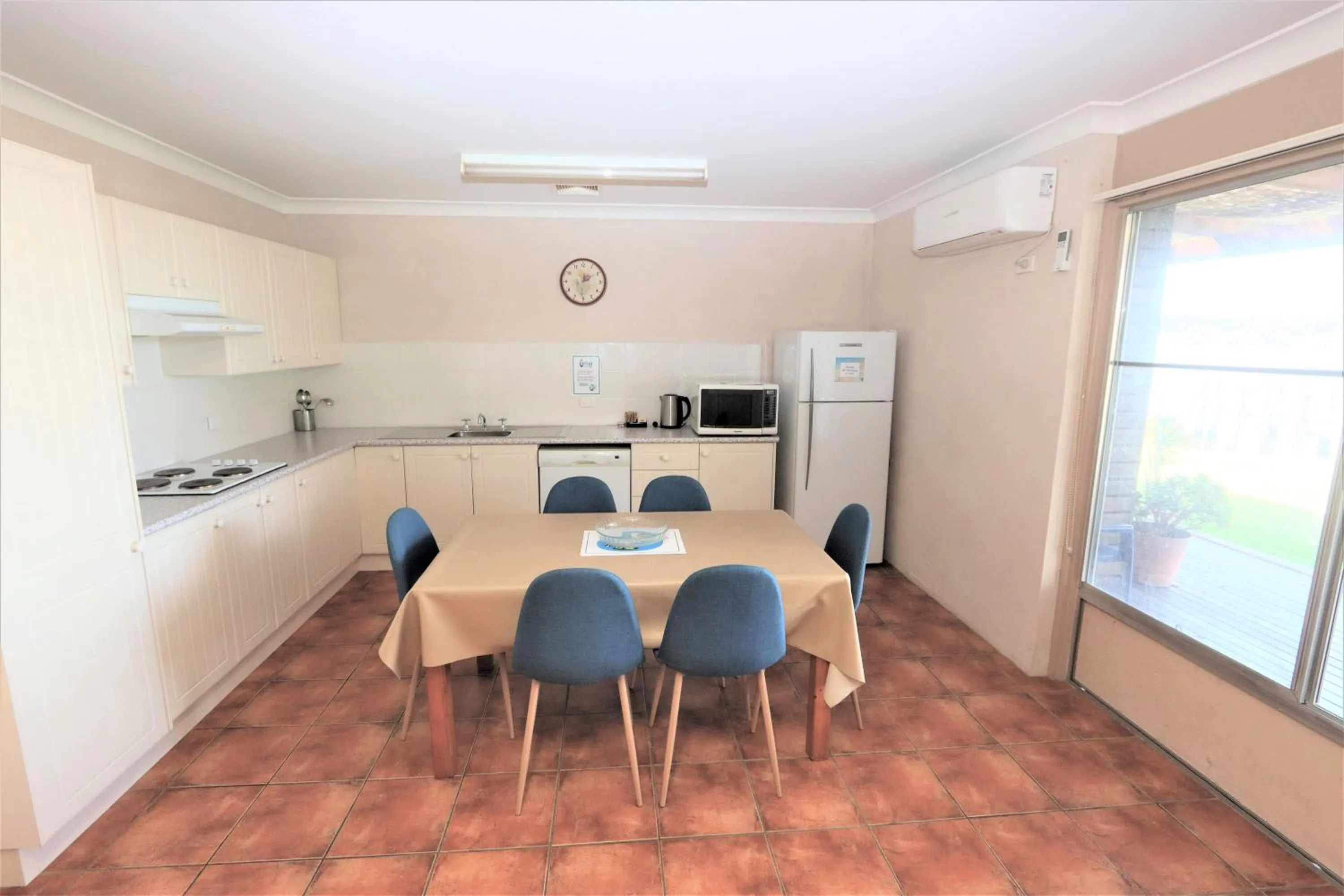 Coffee/tea facilities in Lake Edge Apartments