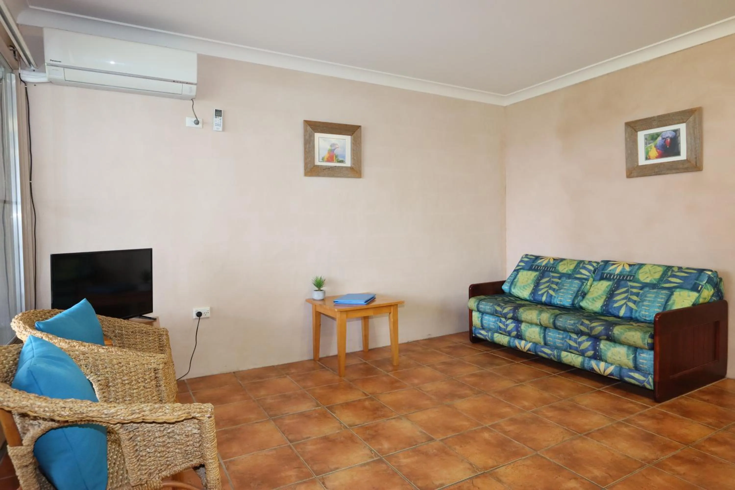 Living room in Lake Edge Apartments
