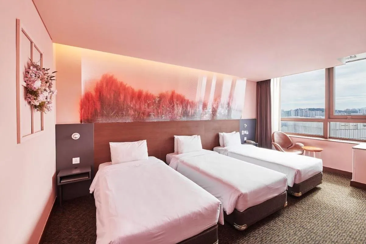 Photo of the whole room, Bed in Hotel Skypark Kingstown Dongdaemun