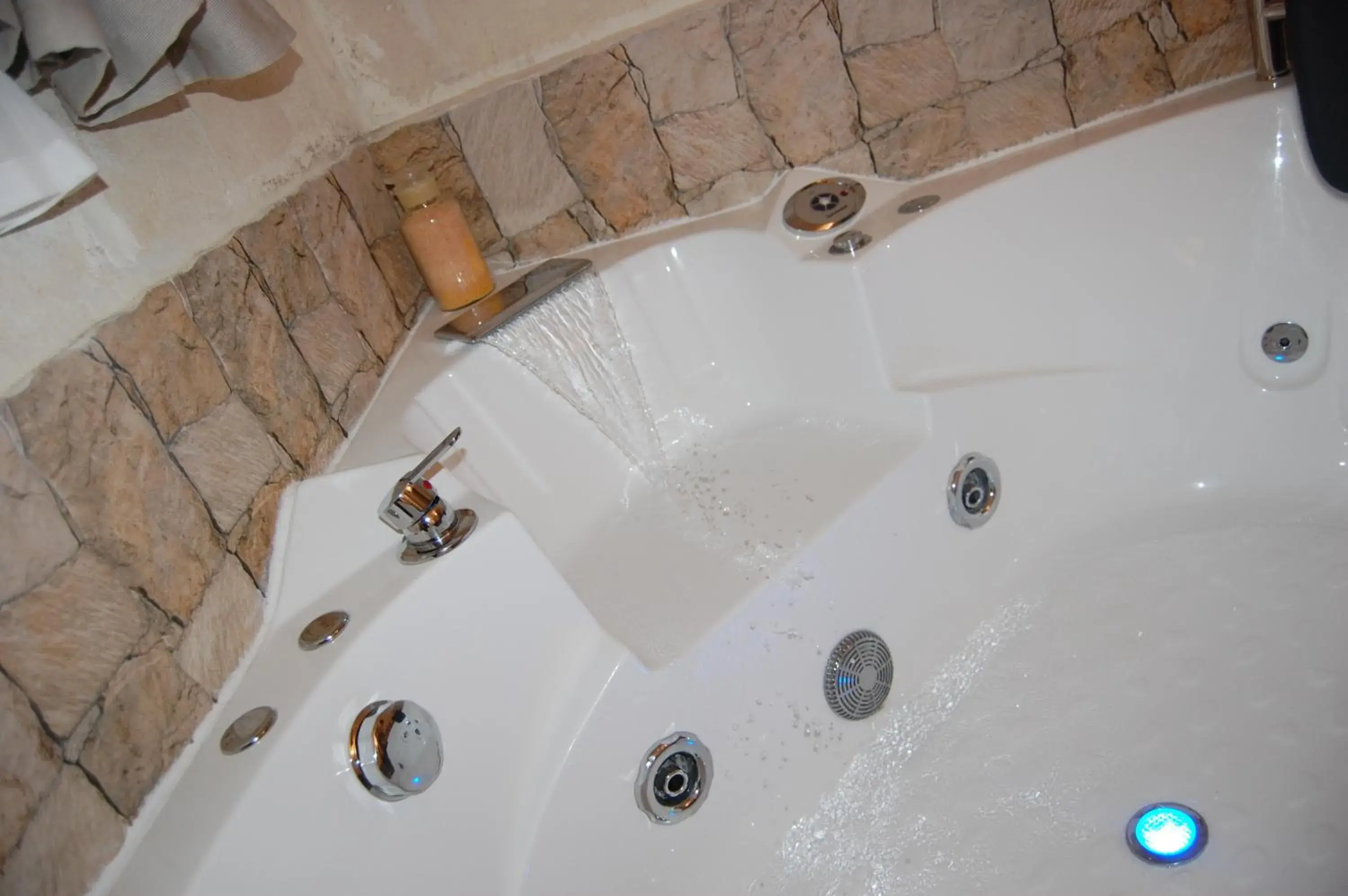 Double Room with Spa Bath in Antica Mateola Double Room with Spa Bath in Antica Mateola