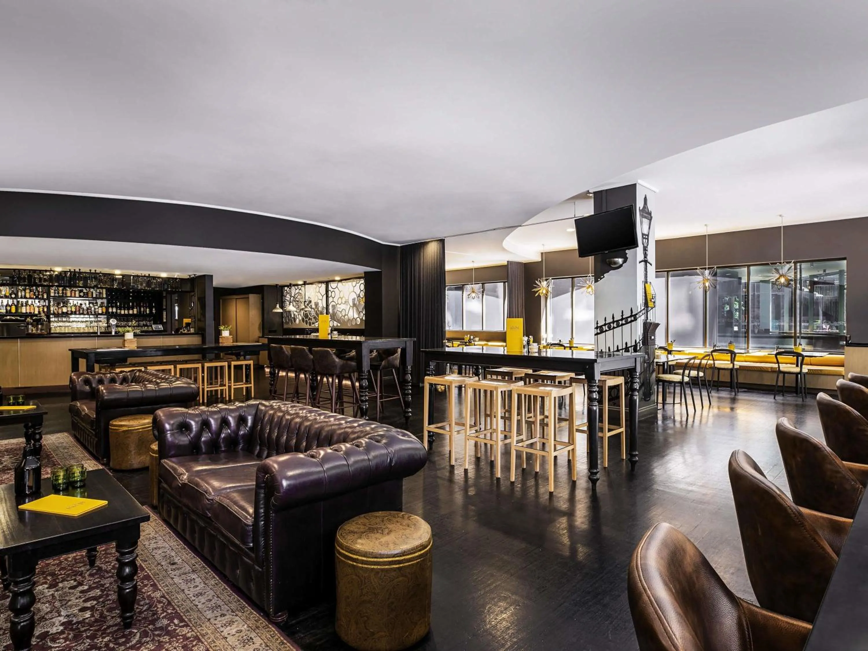 Property building in Mantra on Little Bourke Melbourne