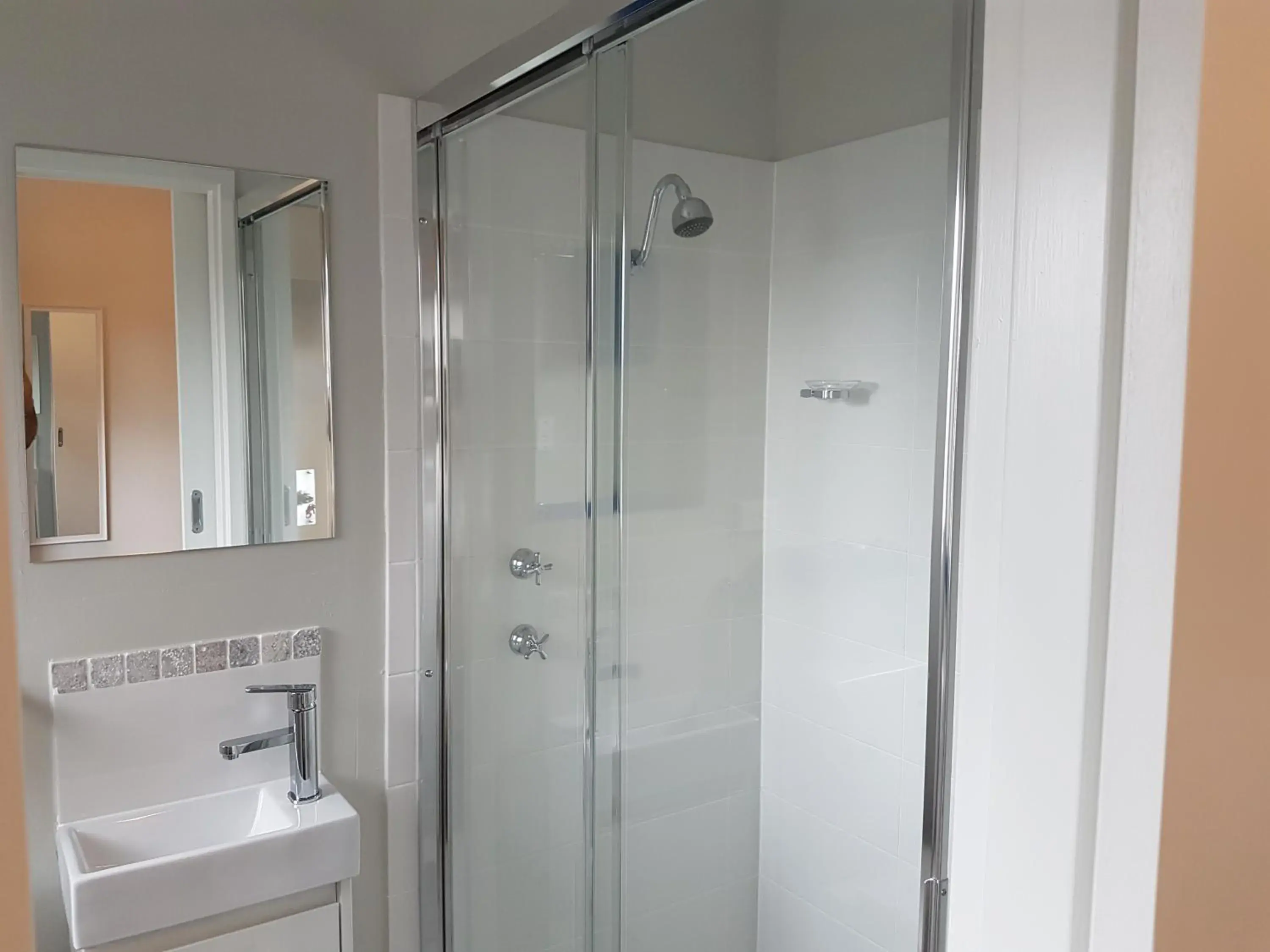 Queen Room in Mandurah Foreshore Motel Queen Room in Mandurah Foreshore Motel