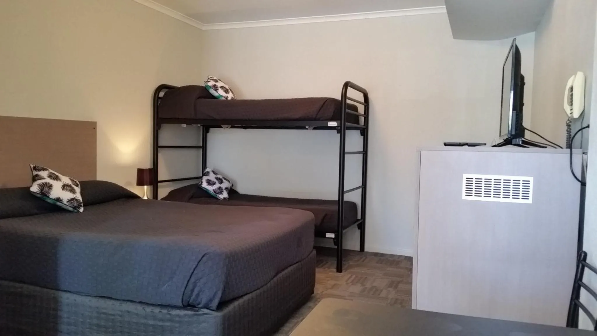 bunk bed, Bed in Mandurah Foreshore Motel