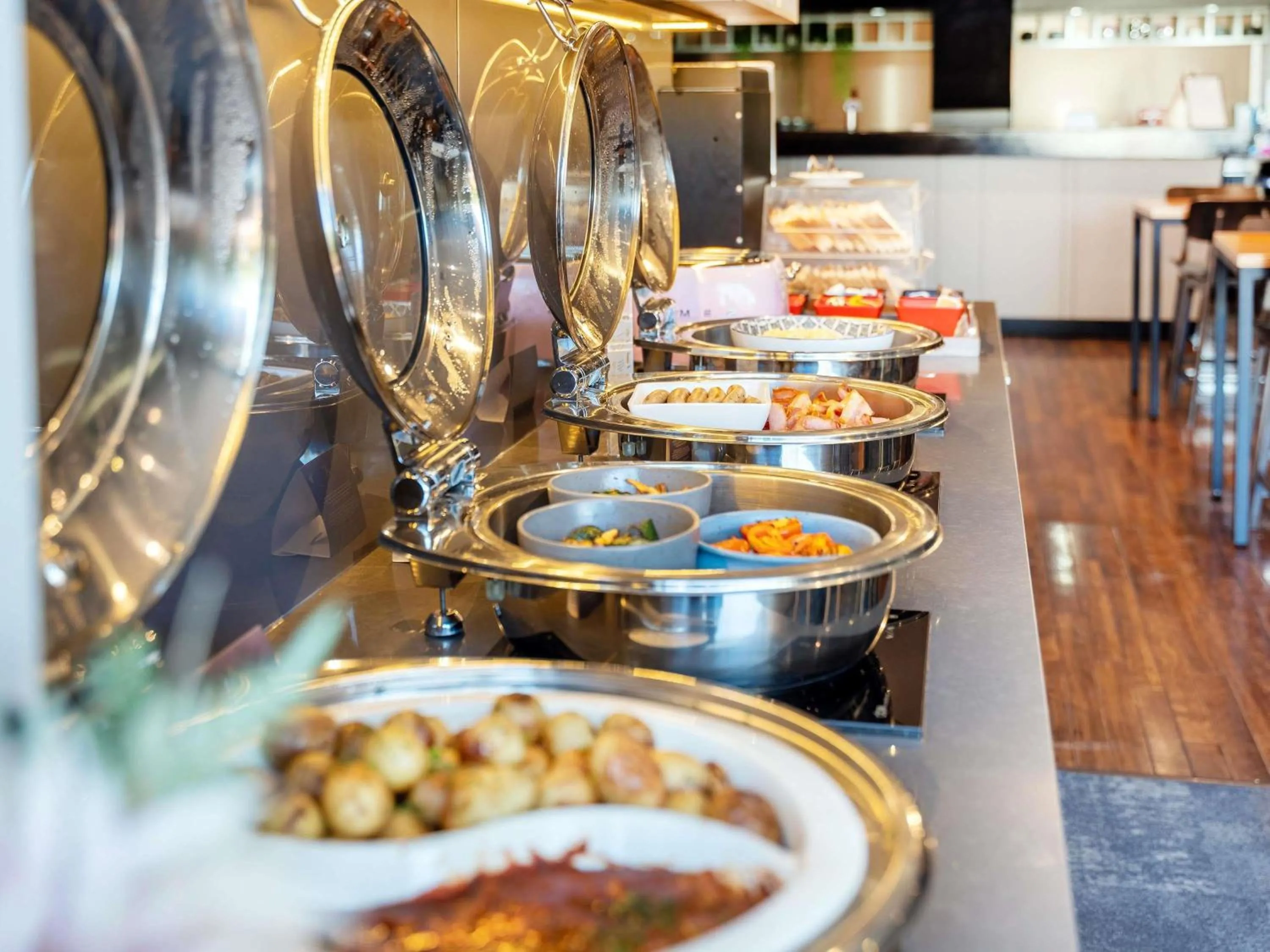 Restaurant/places to eat in Mantra on Northbourne