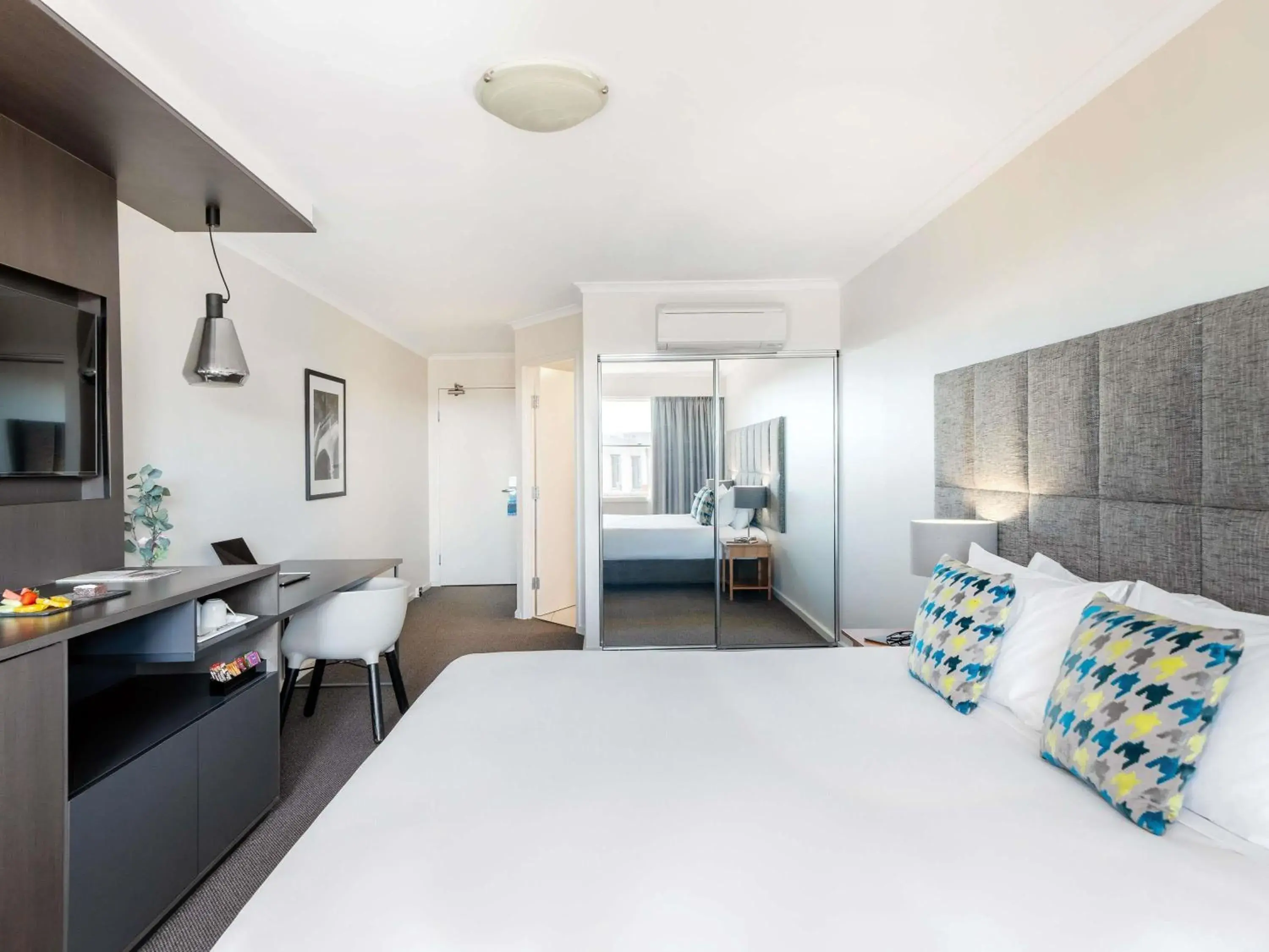 Two-Bedroom Apartment with View in Mantra on Northbourne Two-Bedroom Apartment with View in Mantra on Northbourne