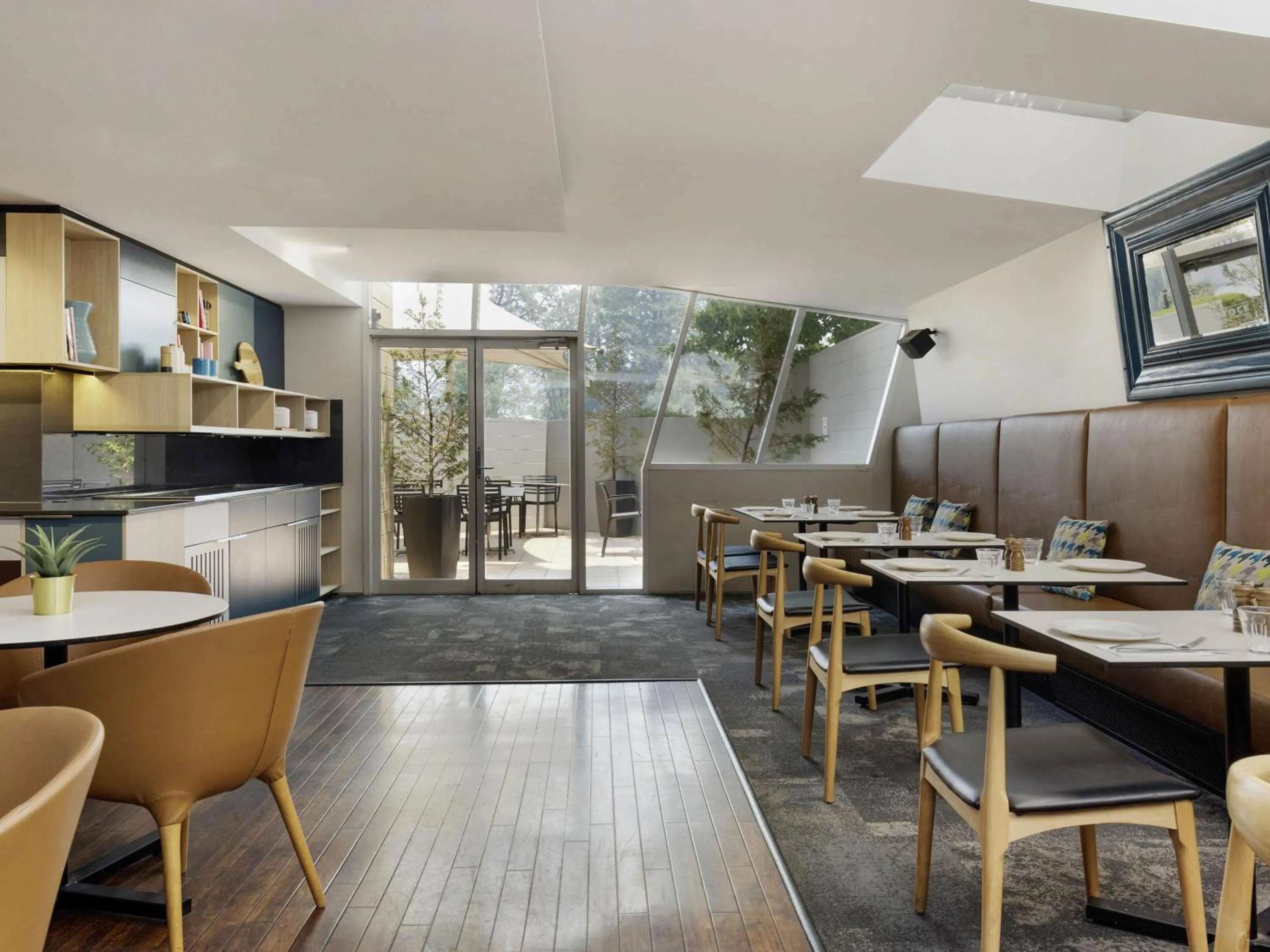 Restaurant/places to eat in Mantra on Northbourne