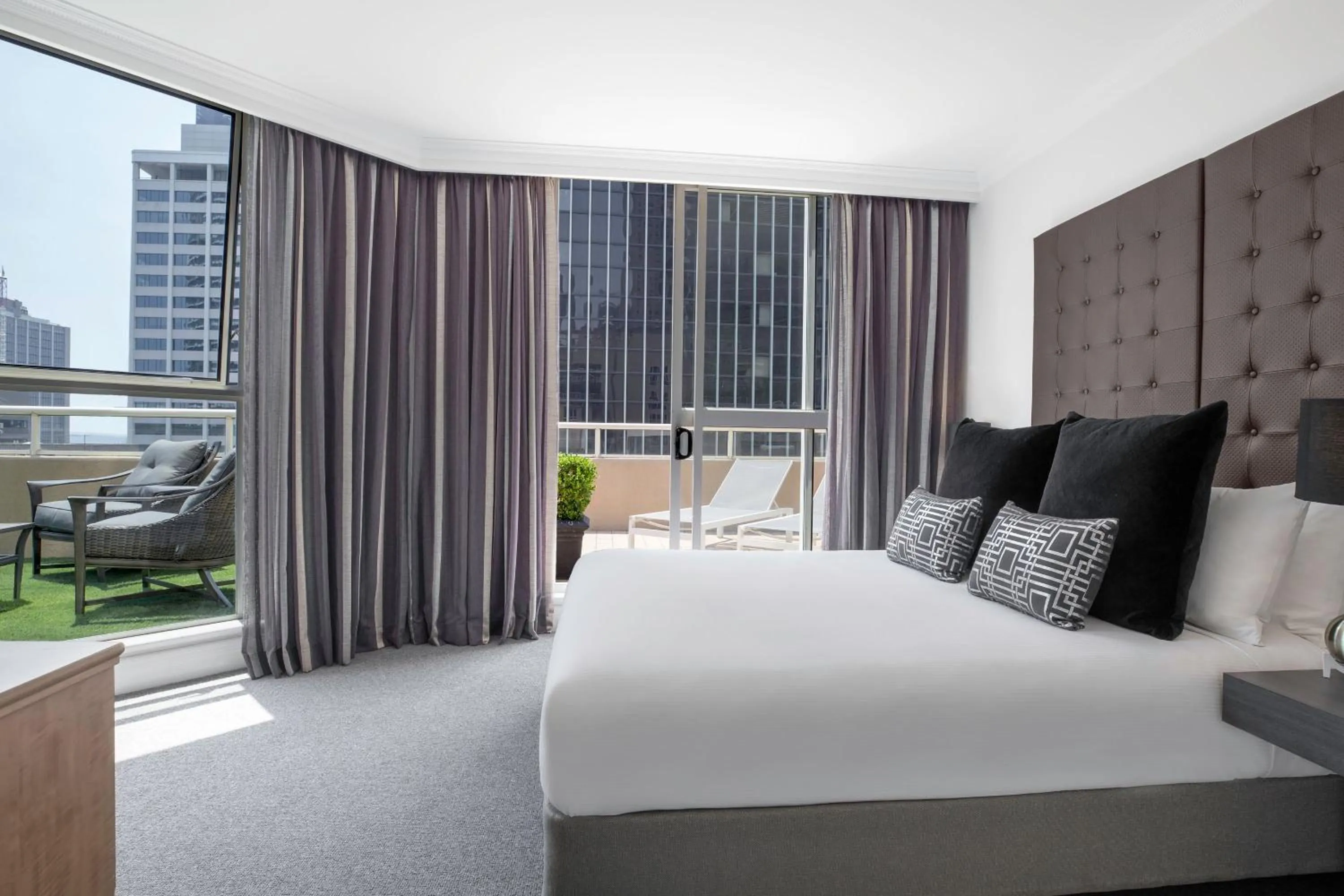 Bed in Mantra 2 Bond Street