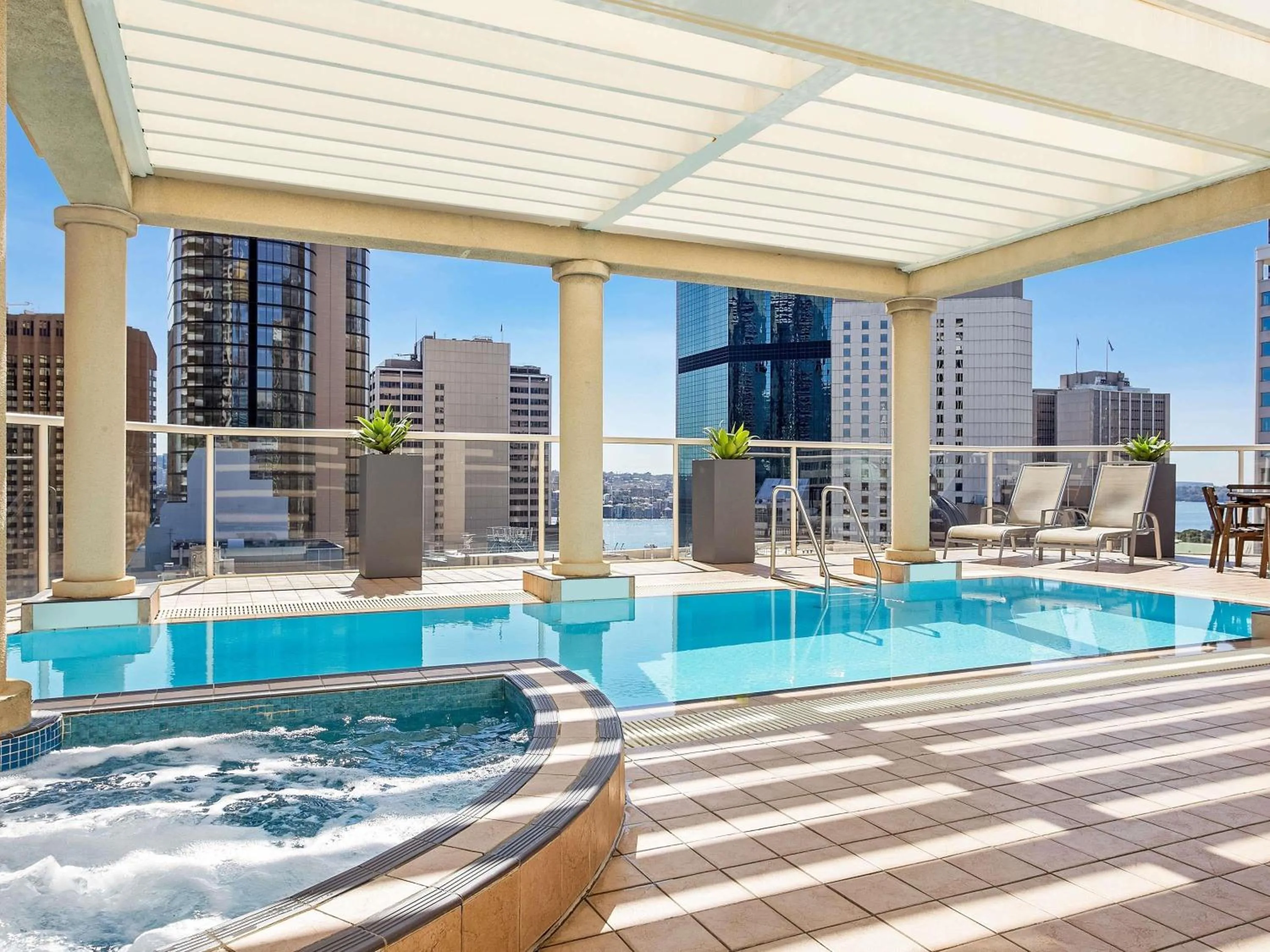 Property building in Mantra 2 Bond Street