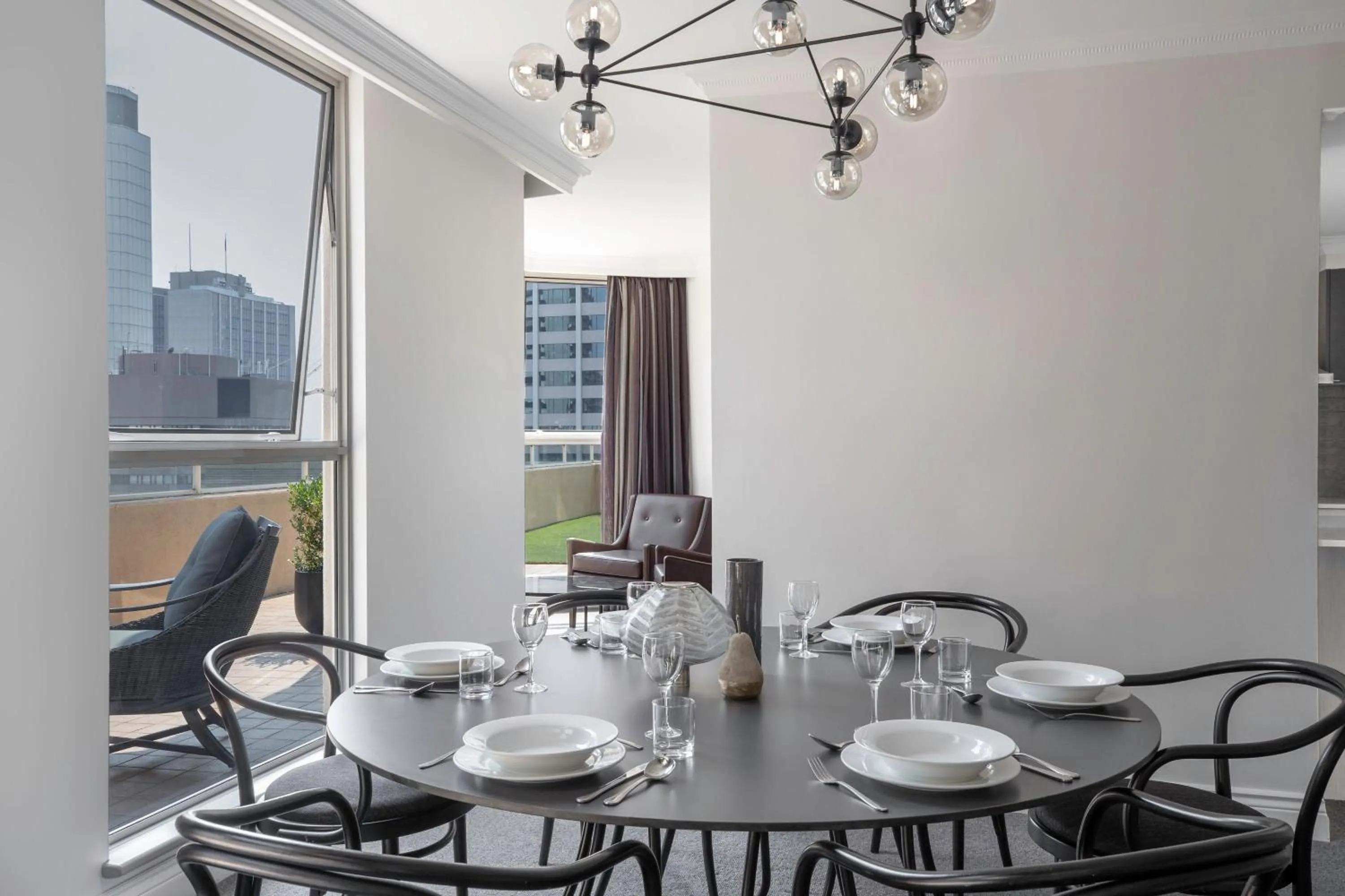 Dining area in Mantra 2 Bond Street