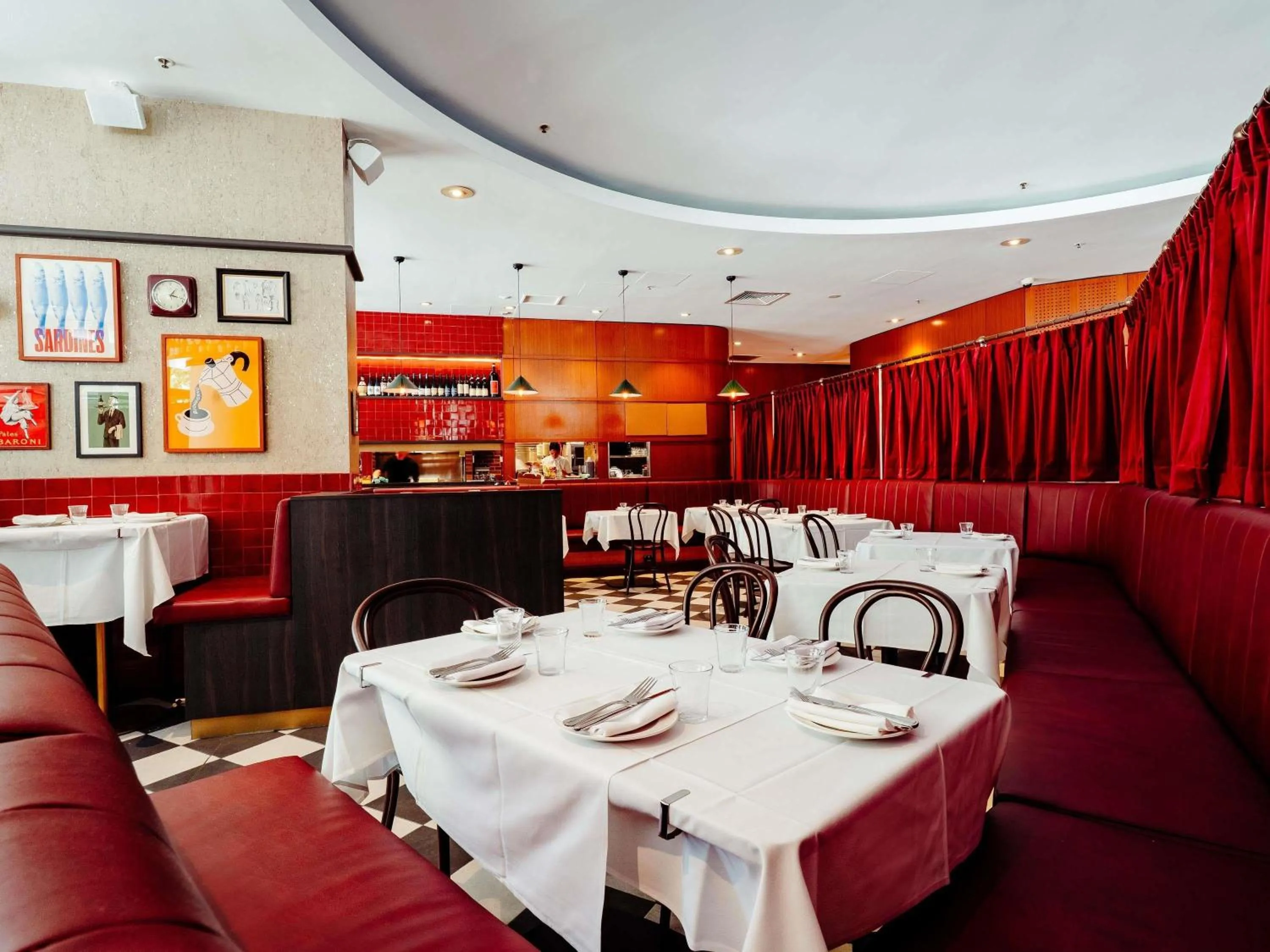 Restaurant/places to eat in Mantra 2 Bond Street