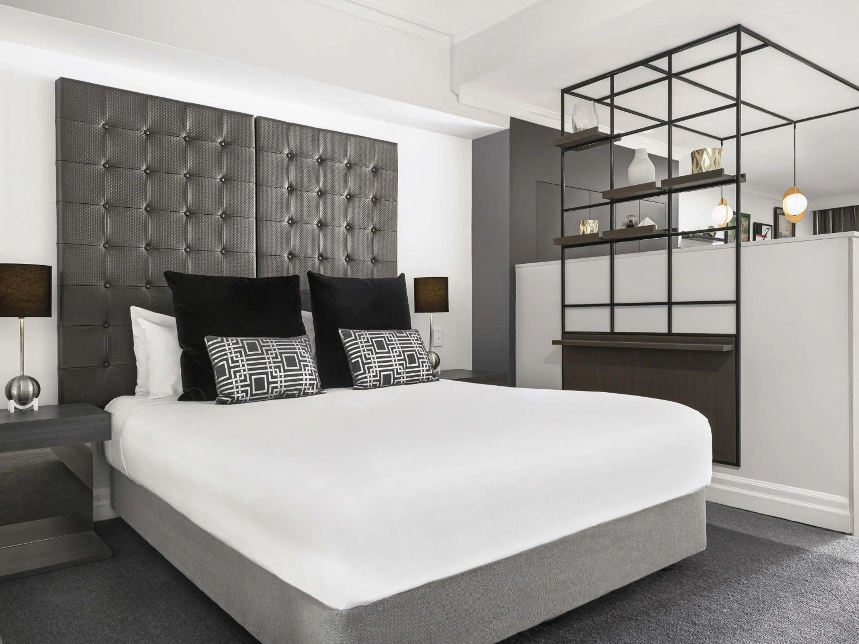 Bedroom, Bed in Mantra 2 Bond Street