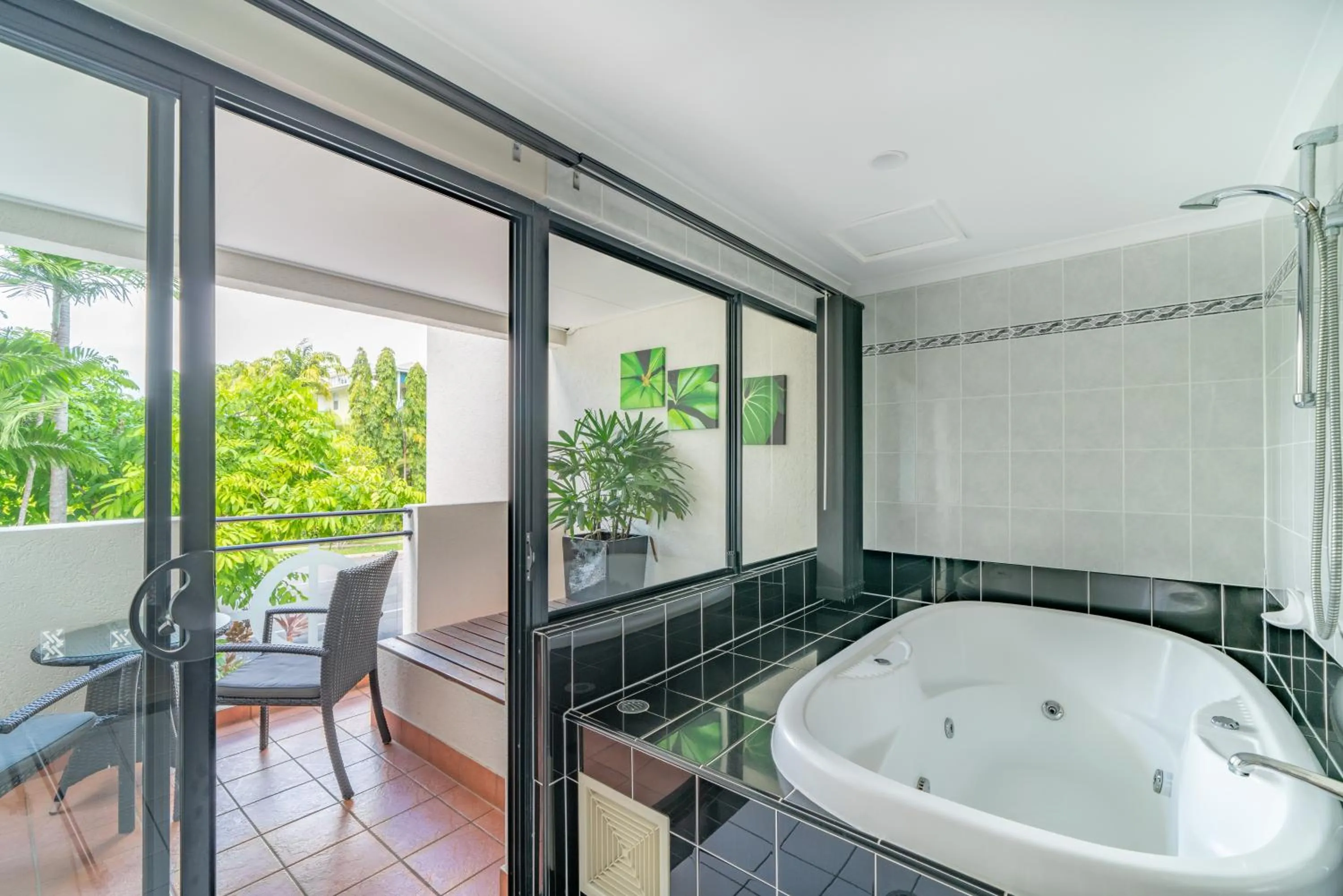 Bath in Regal Port Douglas