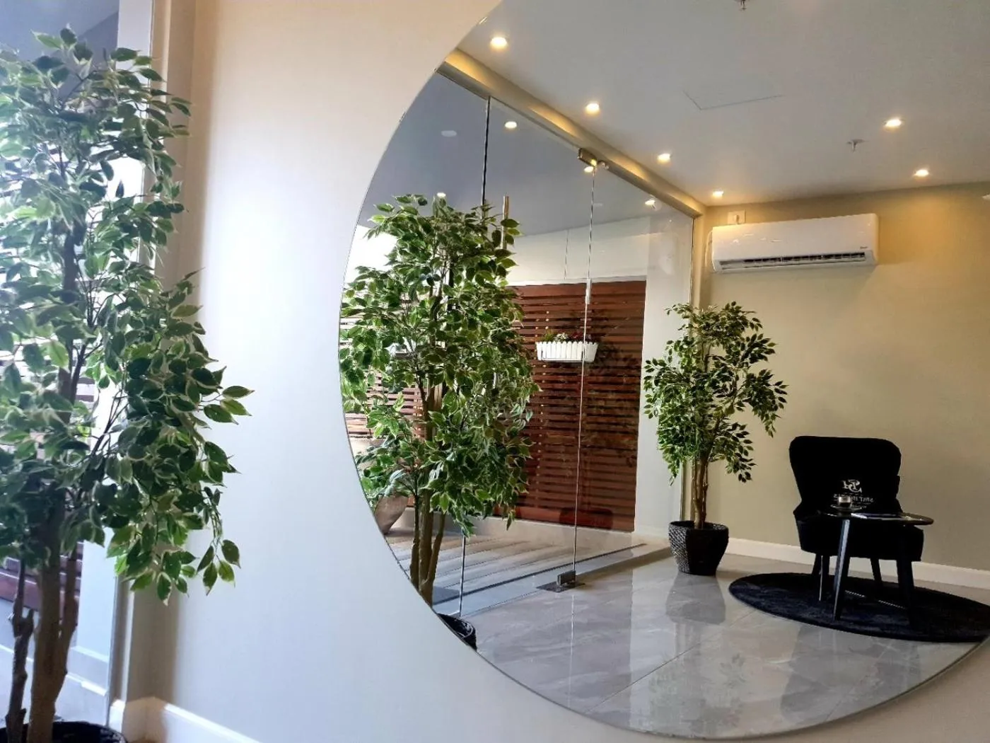 Facade/entrance in Spat Beach