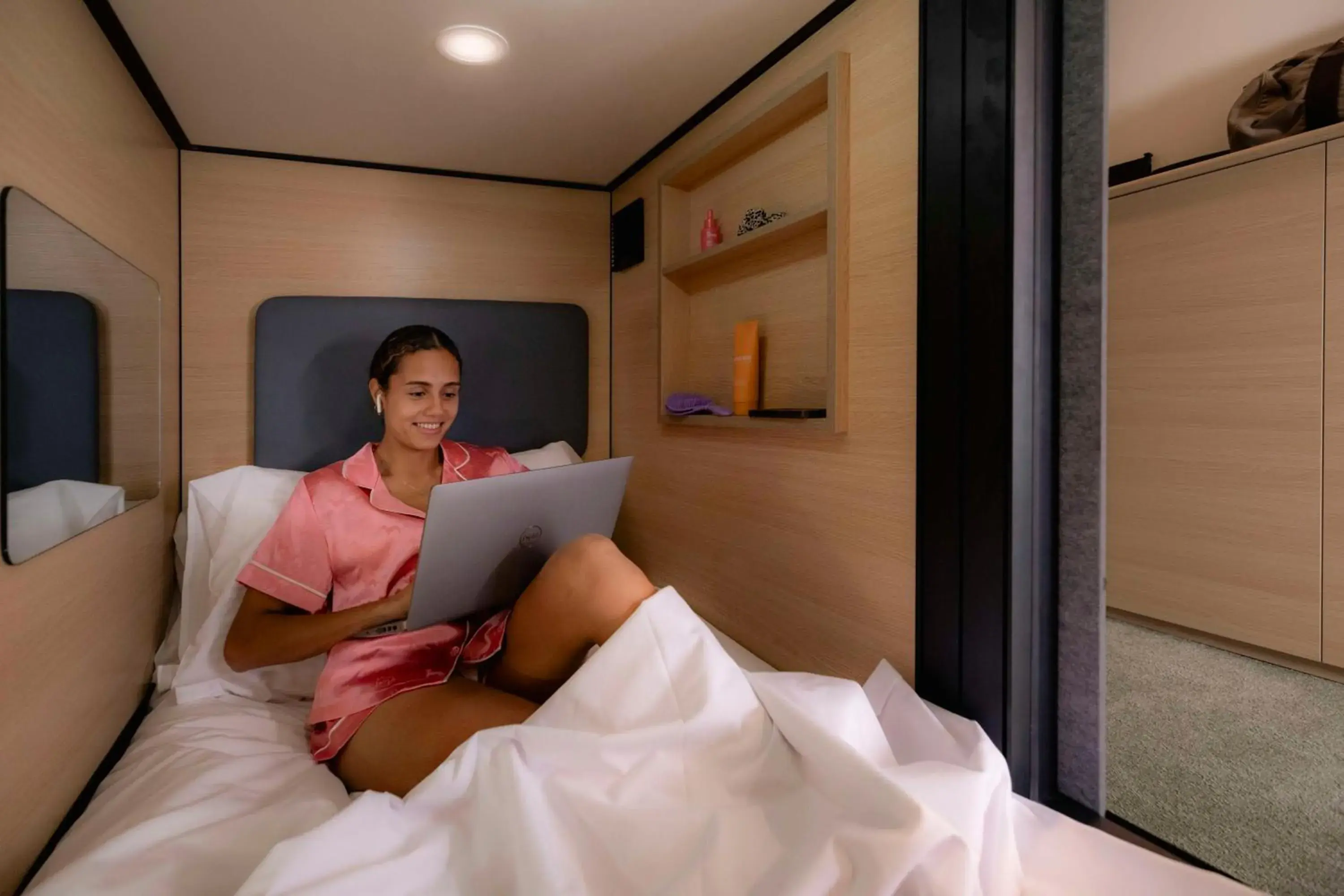 Private Single POD in Mixed 6 Share Room with Private Bathroom in LyLo Brisbane Private Single POD in Mixed 6 Share Room with Private Bathroom in LyLo Brisbane