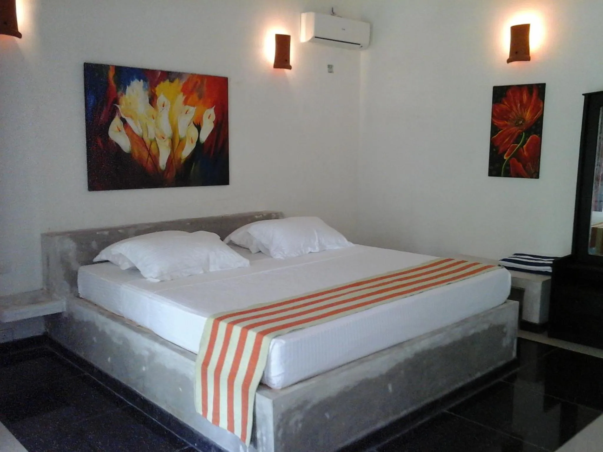 bunk bed, Bed in Flower Garden Eco Village