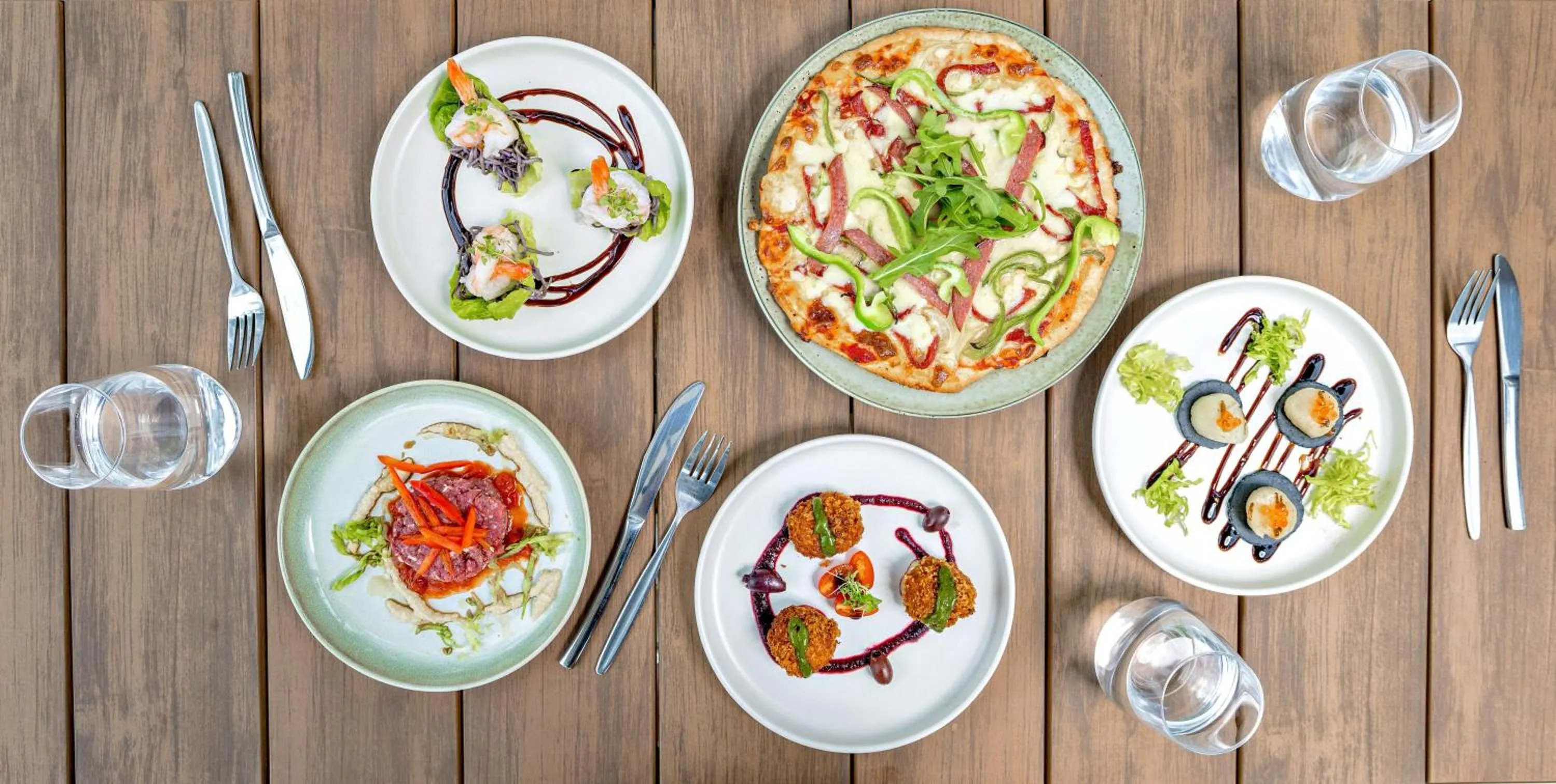 Restaurant/places to eat in Mercure Cairns