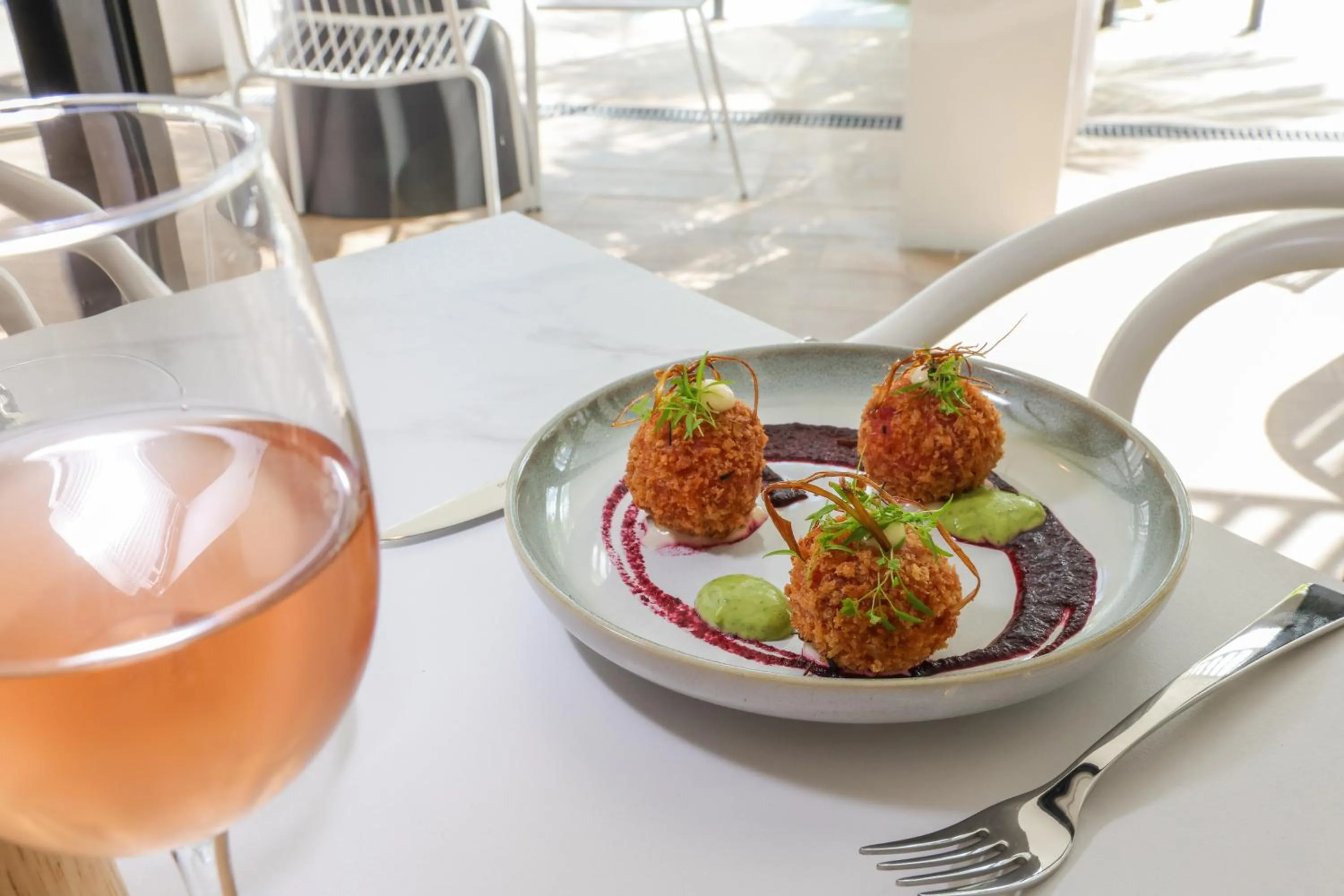 Restaurant/places to eat in Mercure Cairns