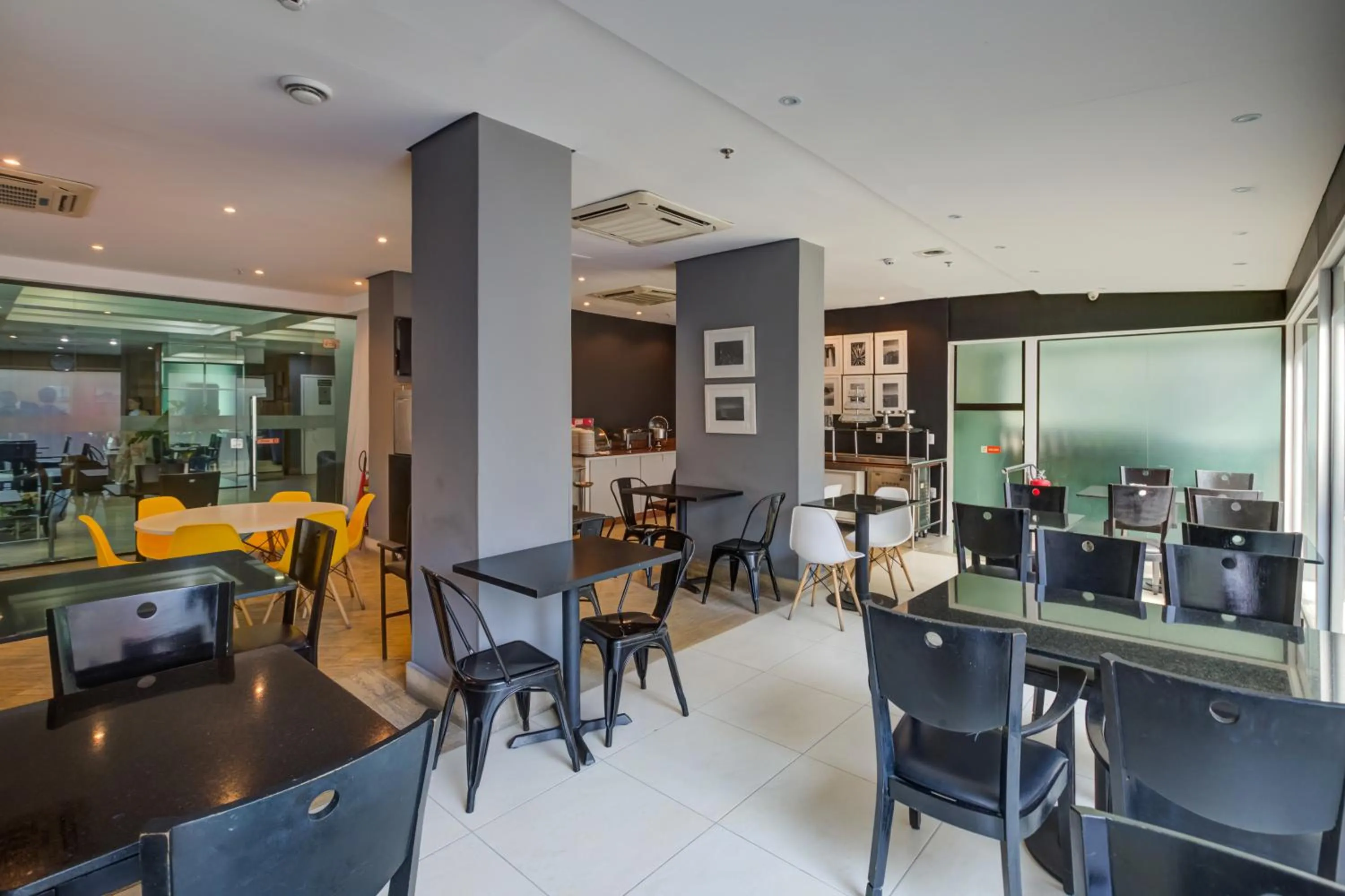 Restaurant/places to eat in Rio Design Copacabana Hotel