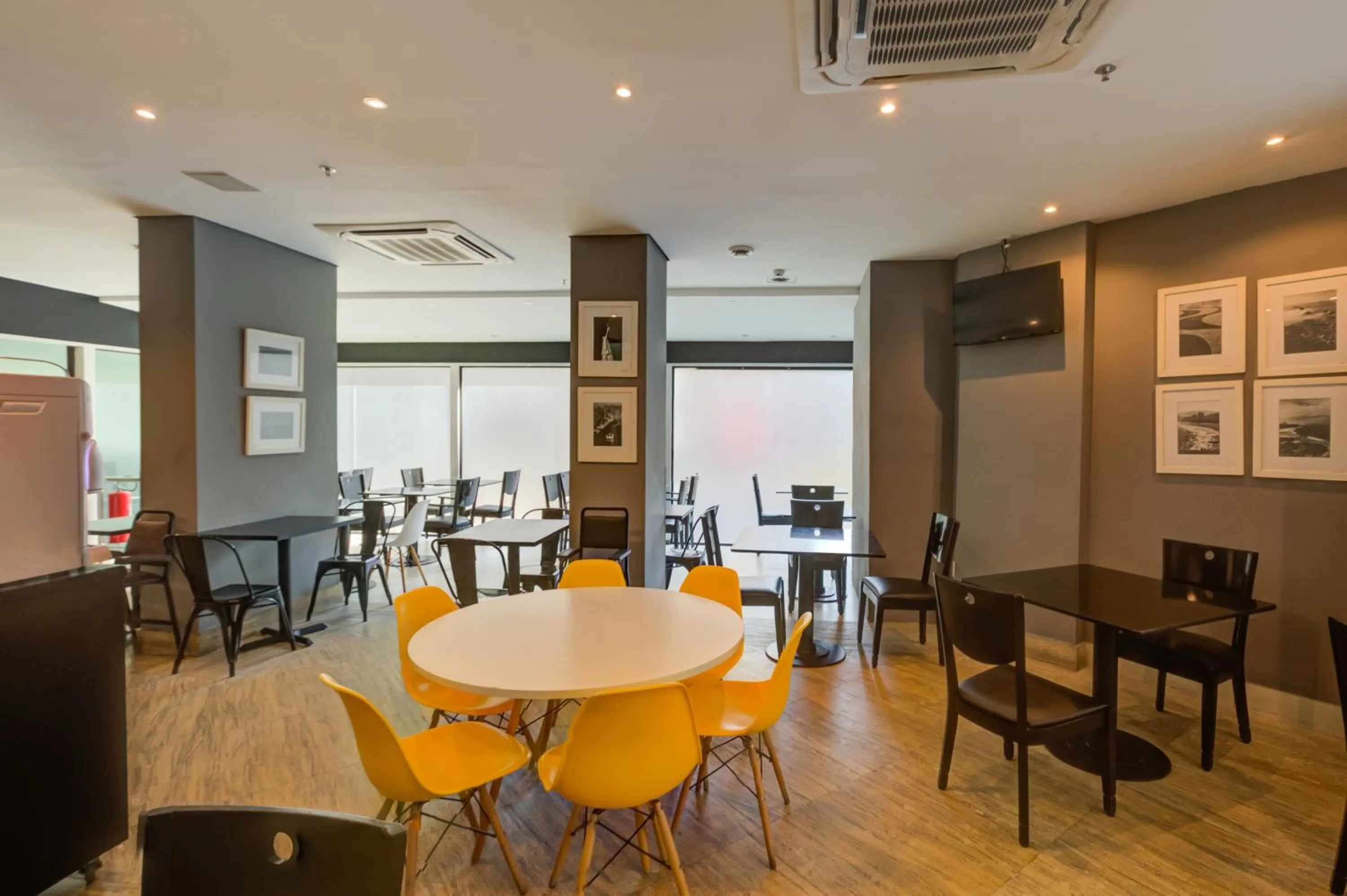 Restaurant/places to eat in Rio Design Copacabana Hotel