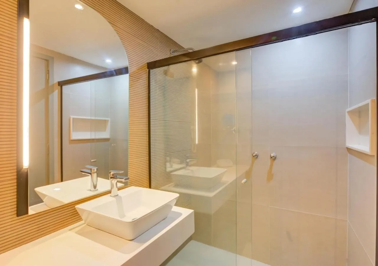 Shower in Rio Design Copacabana Hotel