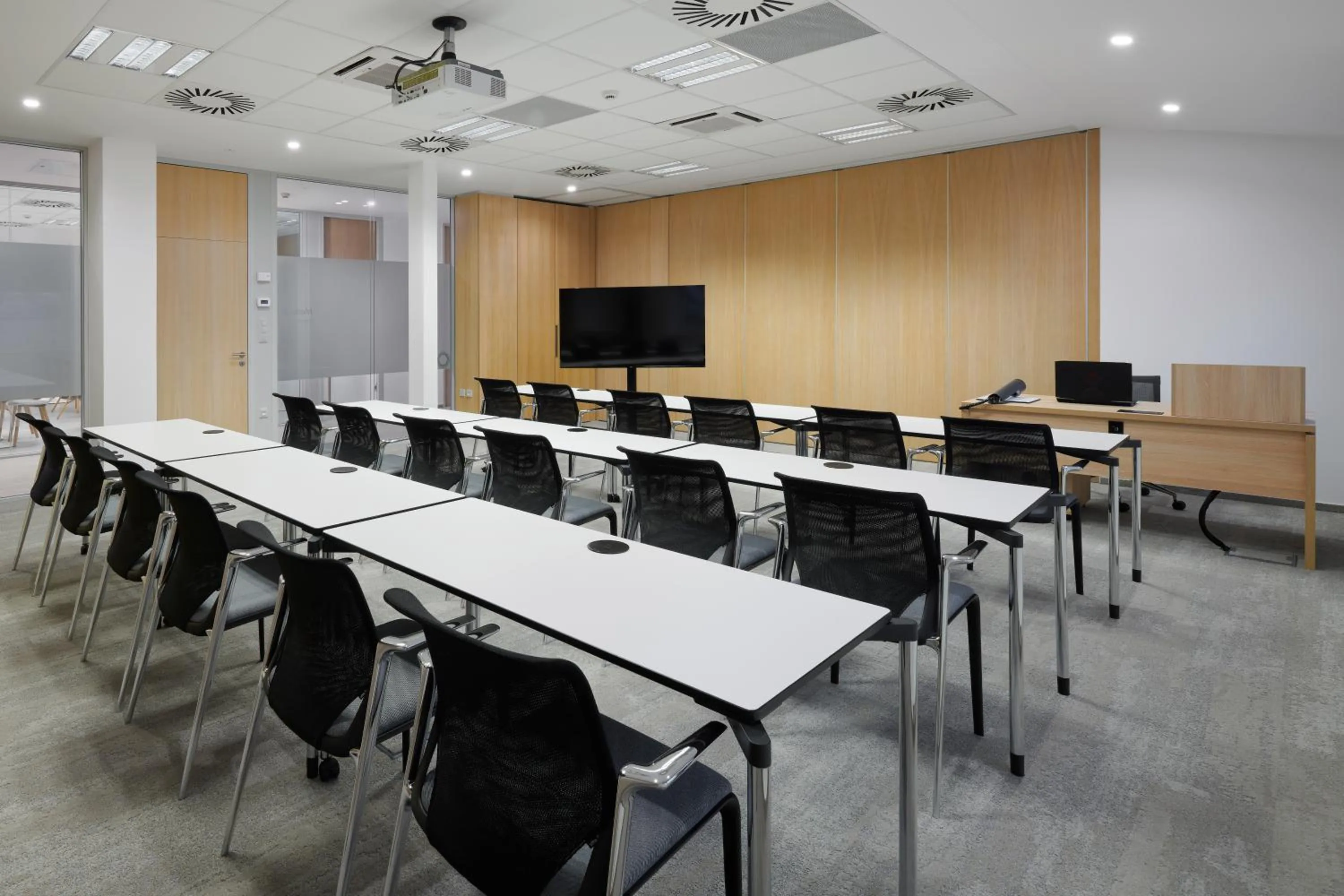 Business facilities in Hotel Osvit