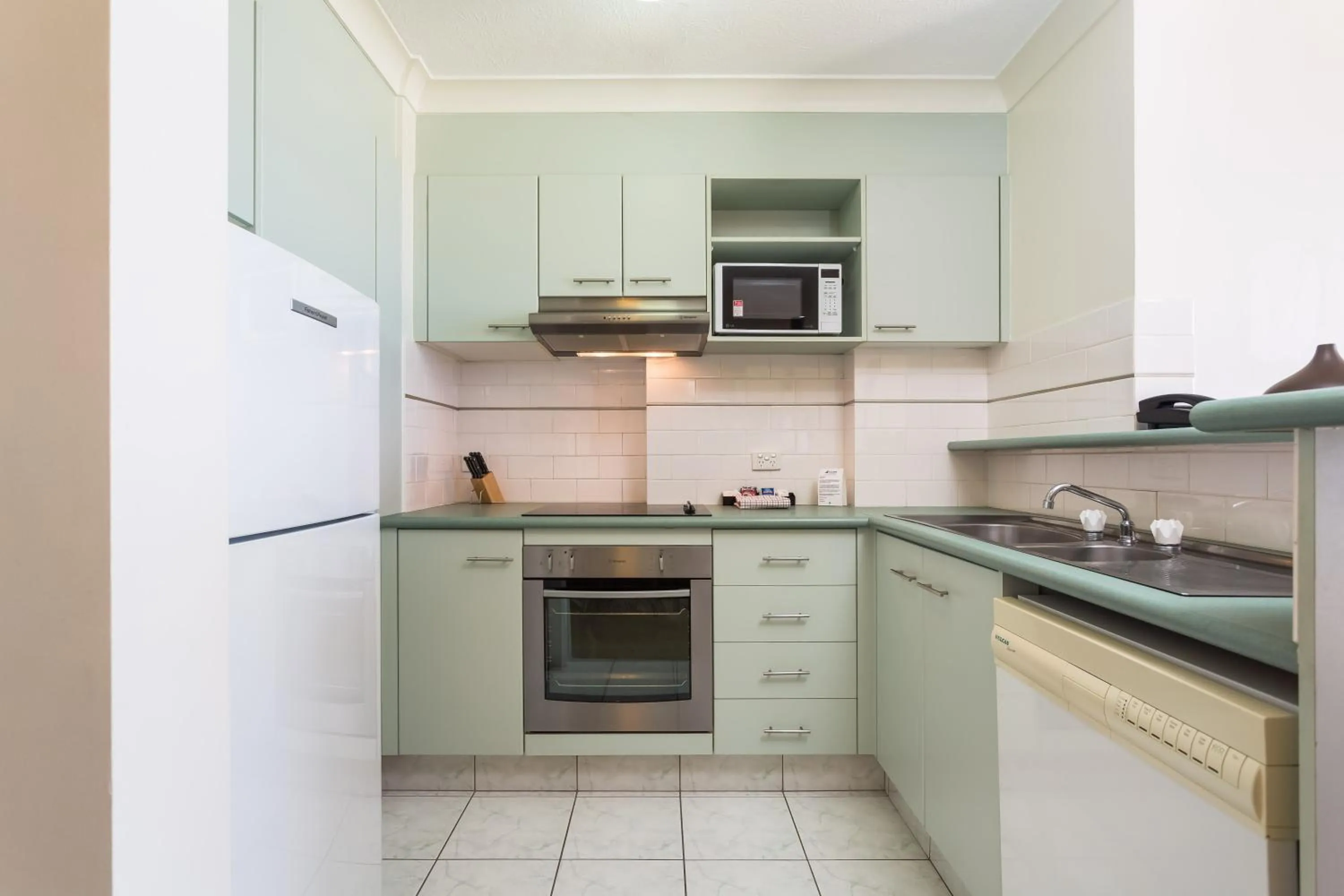 Kitchen or kitchenette in Ocean Royale