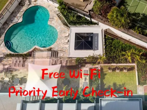 Swimming pool in Ocean Royale