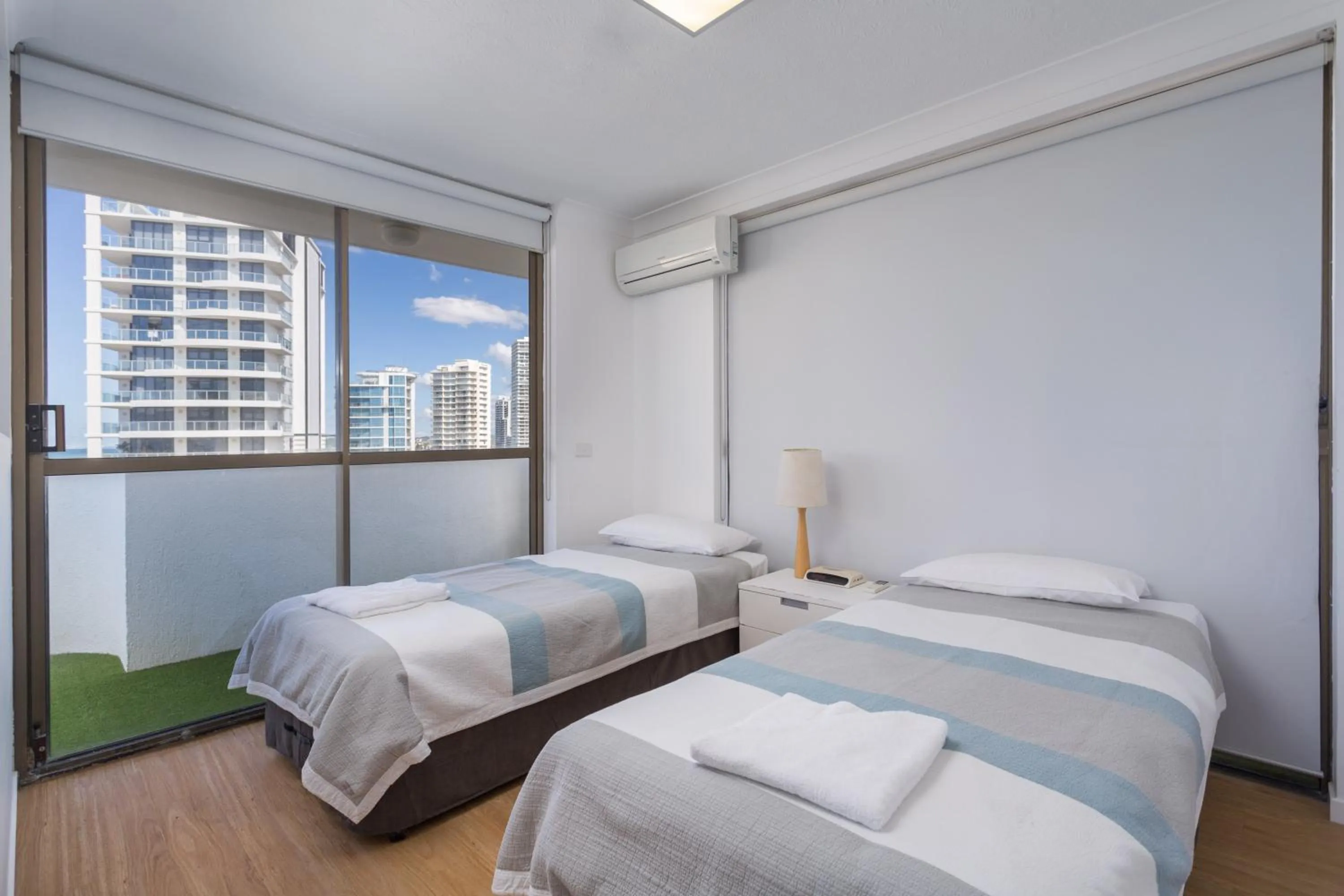 Bedroom, Bed in Ocean Royale