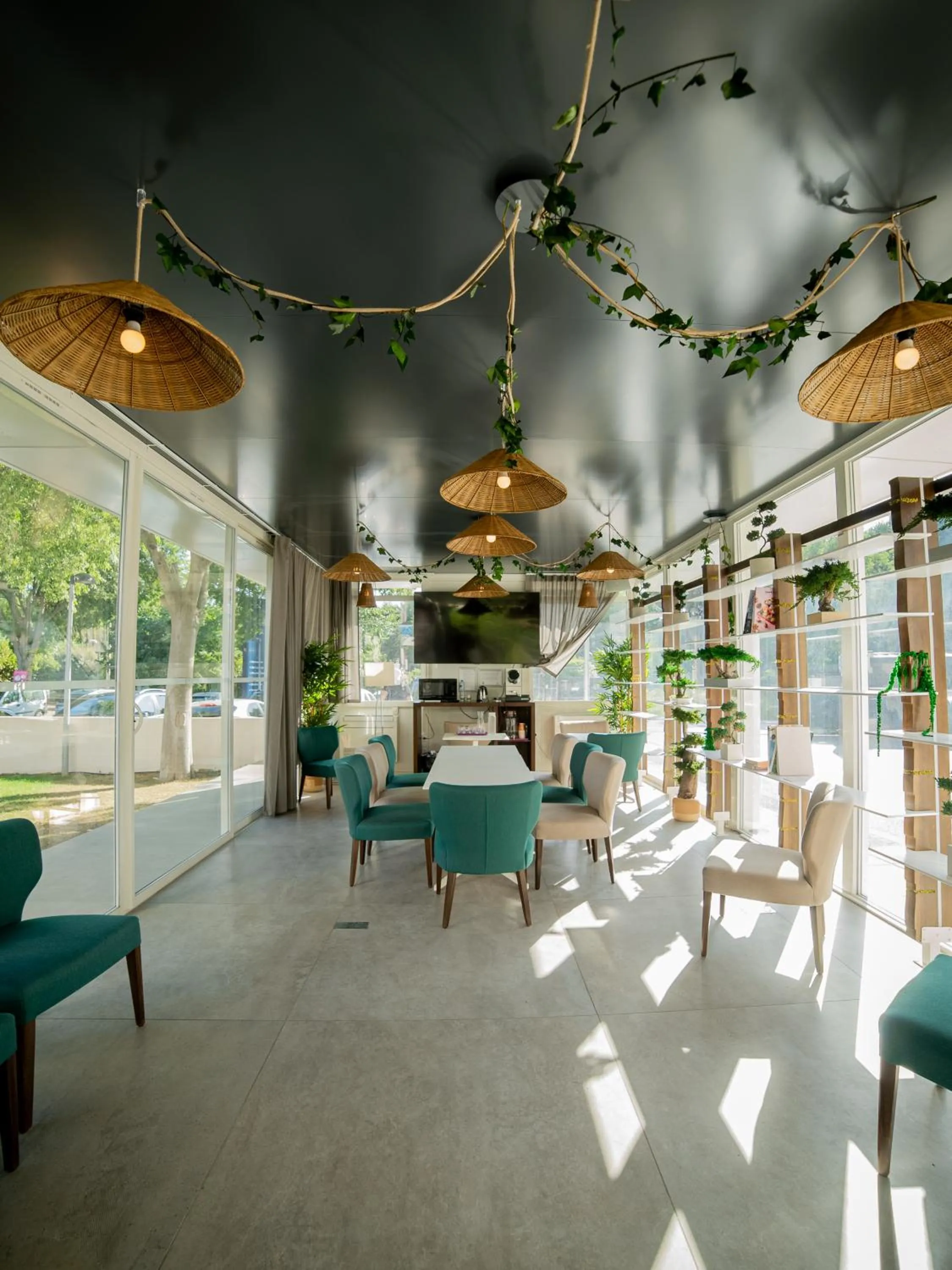 Patio in Best Western Hotelio Montpellier Sud