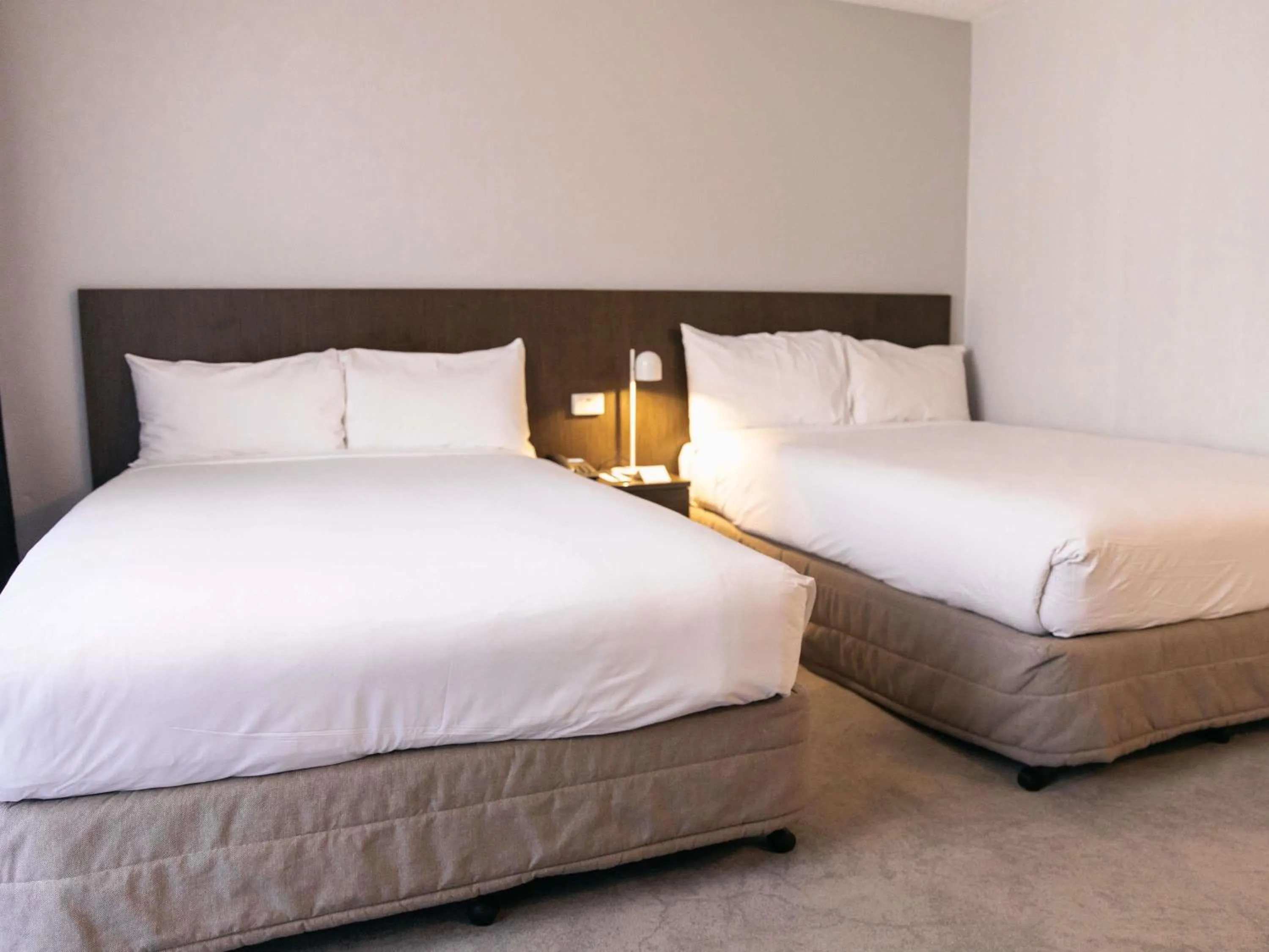 Bedroom, Bed in Mercure Brisbane Spring Hill