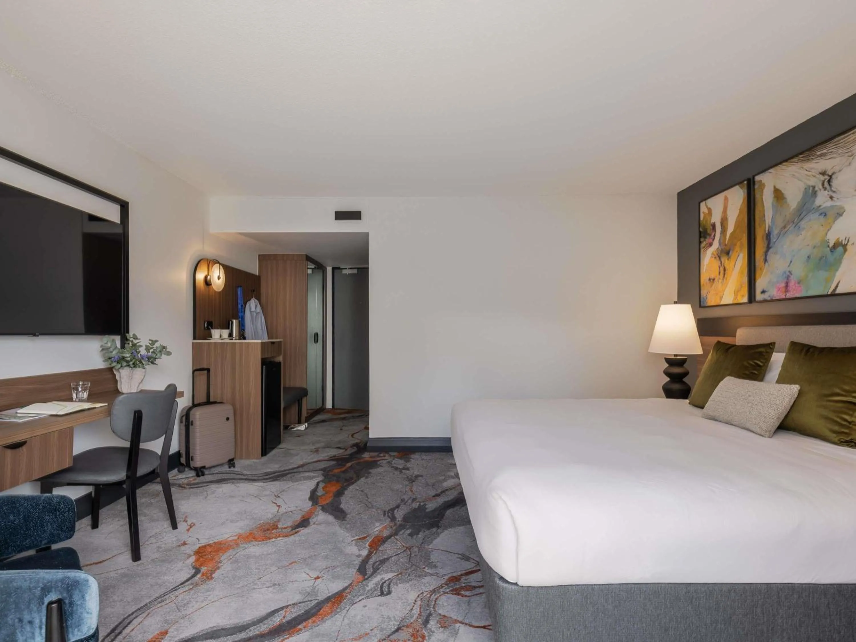 Bedroom, Bed in Mercure Brisbane Spring Hill