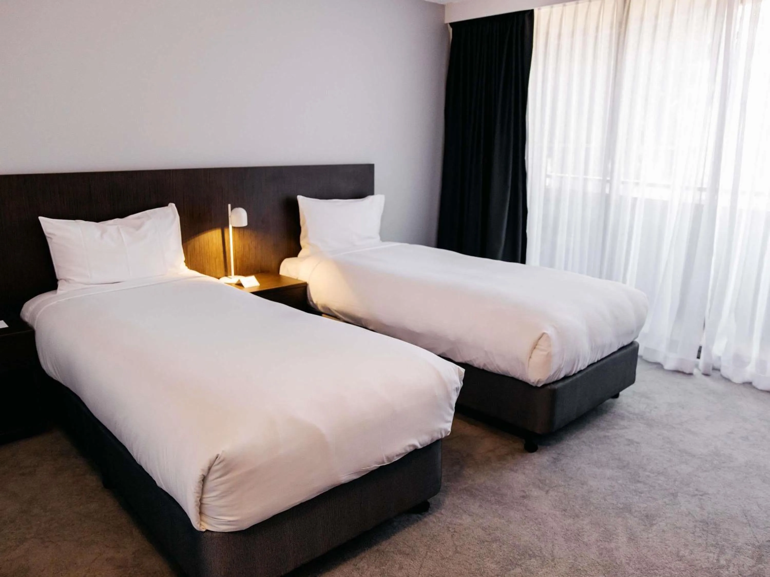 Bedroom, Bed in Mercure Brisbane Spring Hill
