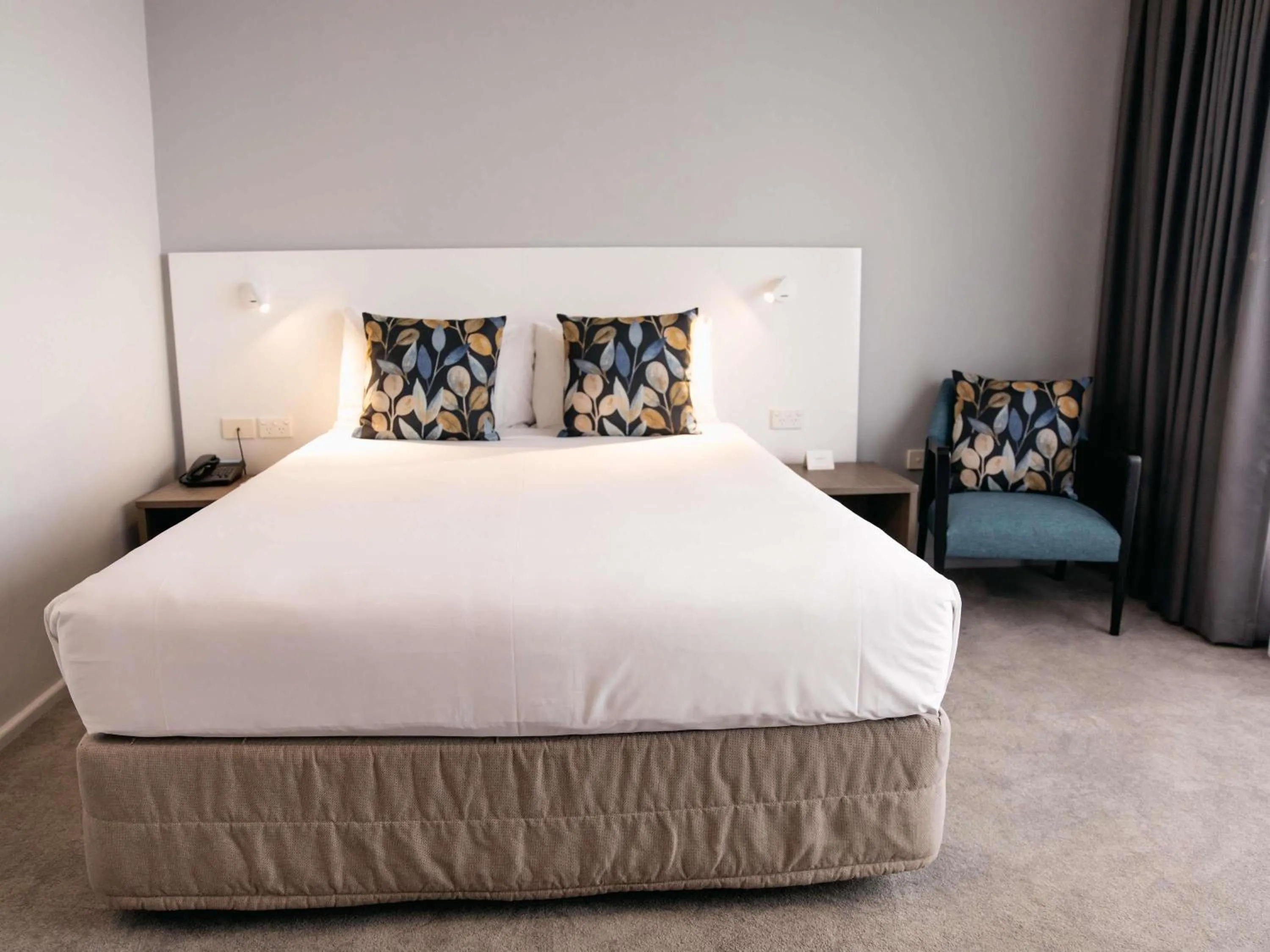 Bedroom, Bed in Mercure Brisbane Spring Hill