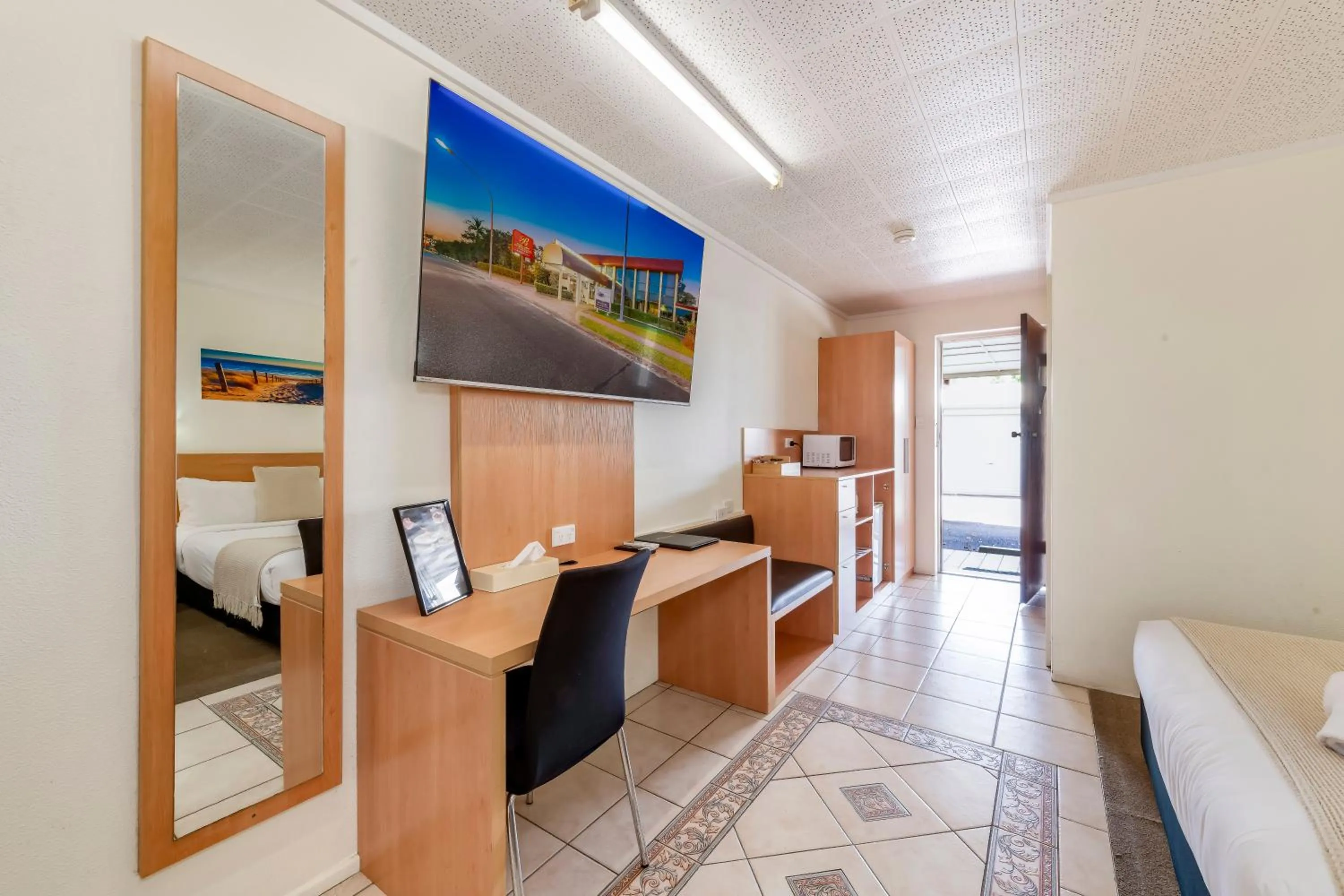TV and multimedia, Bed in Bundaberg International