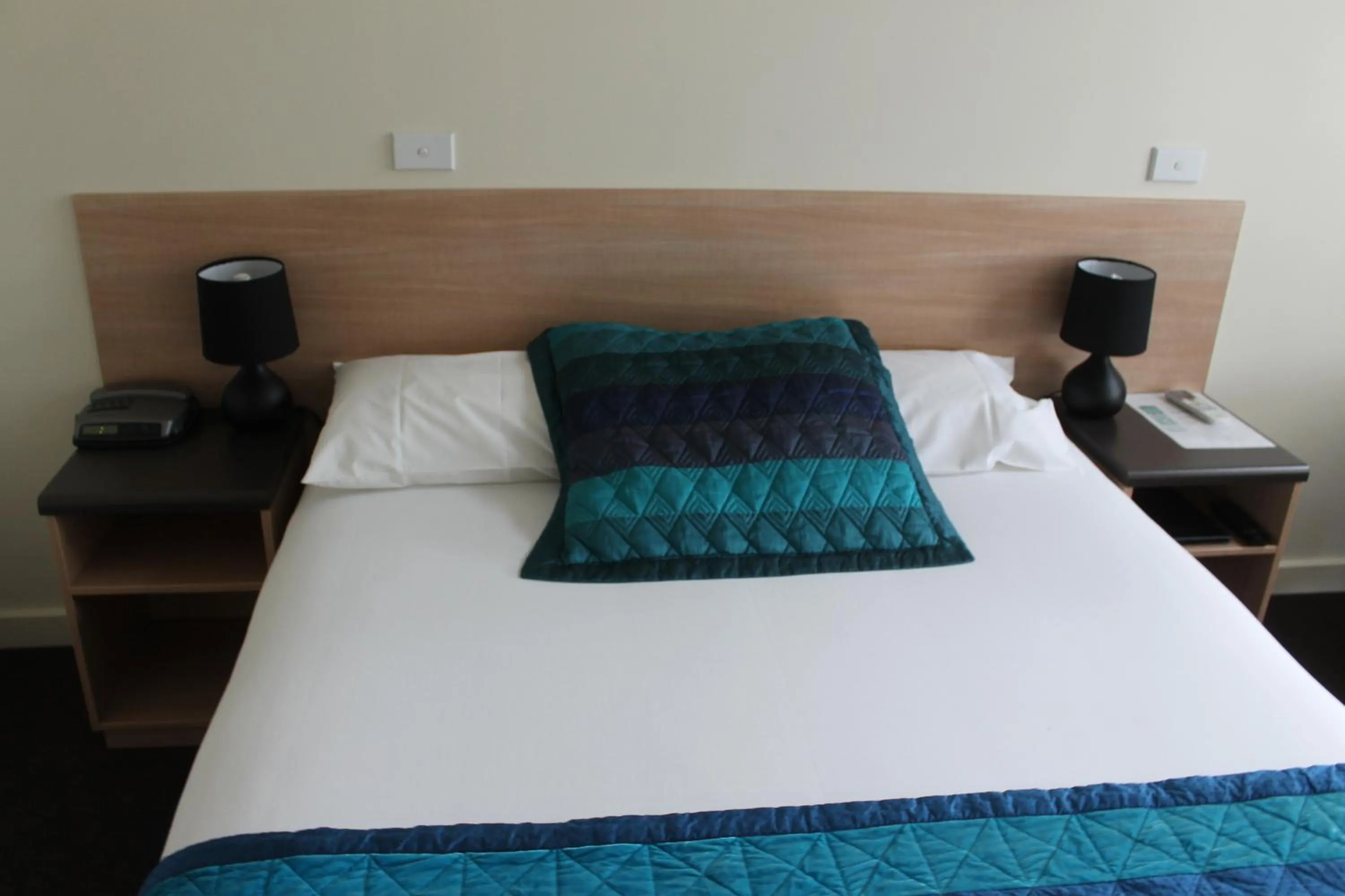 Bedroom, Bed in Mansfield Motel