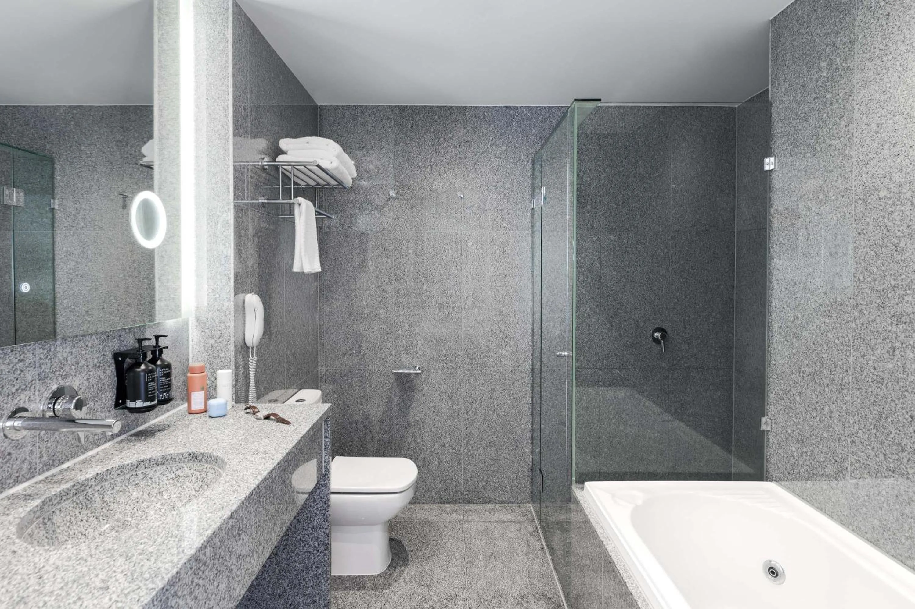 Bathroom in Mantra Melbourne Airport