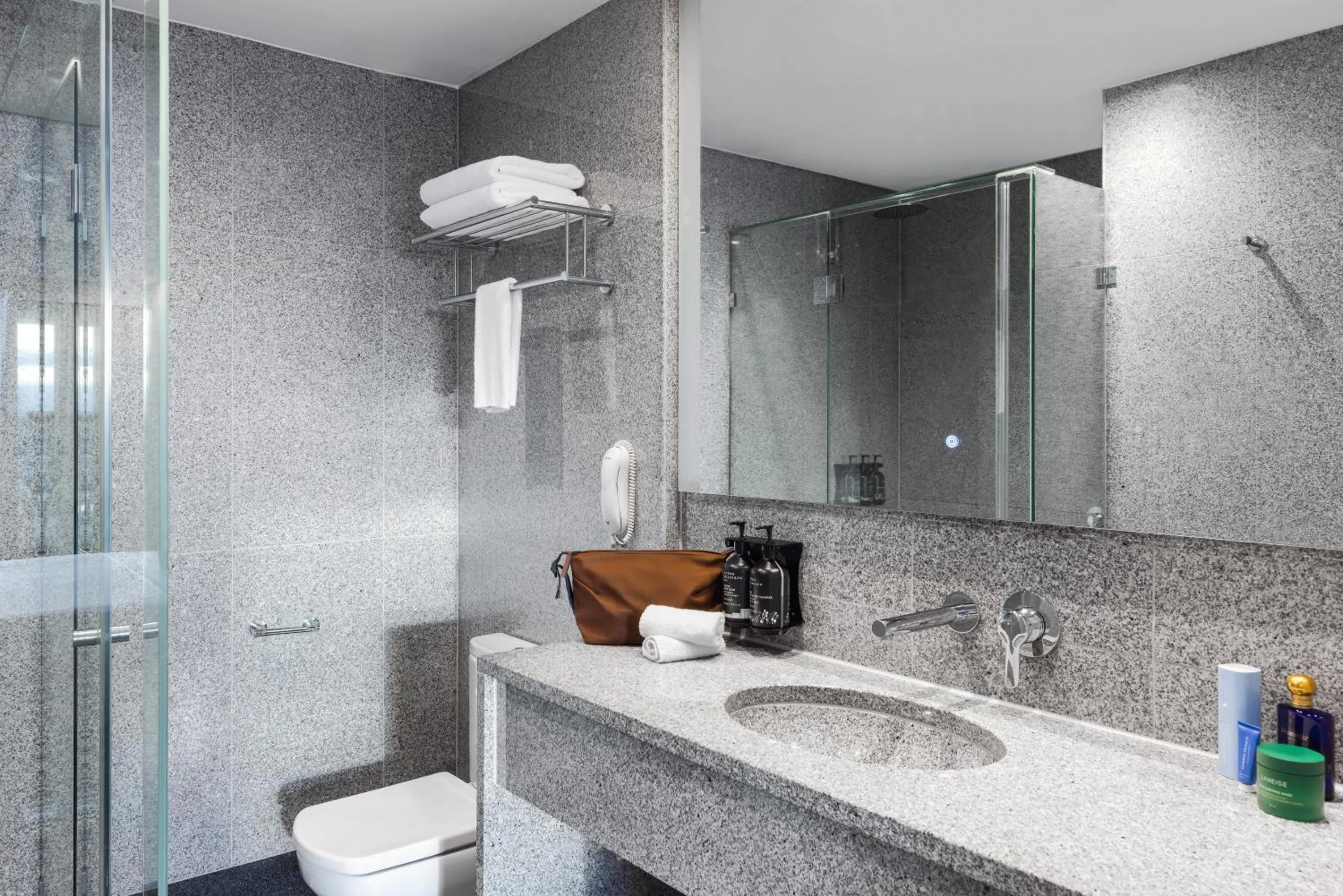 Bathroom in Mantra Melbourne Airport