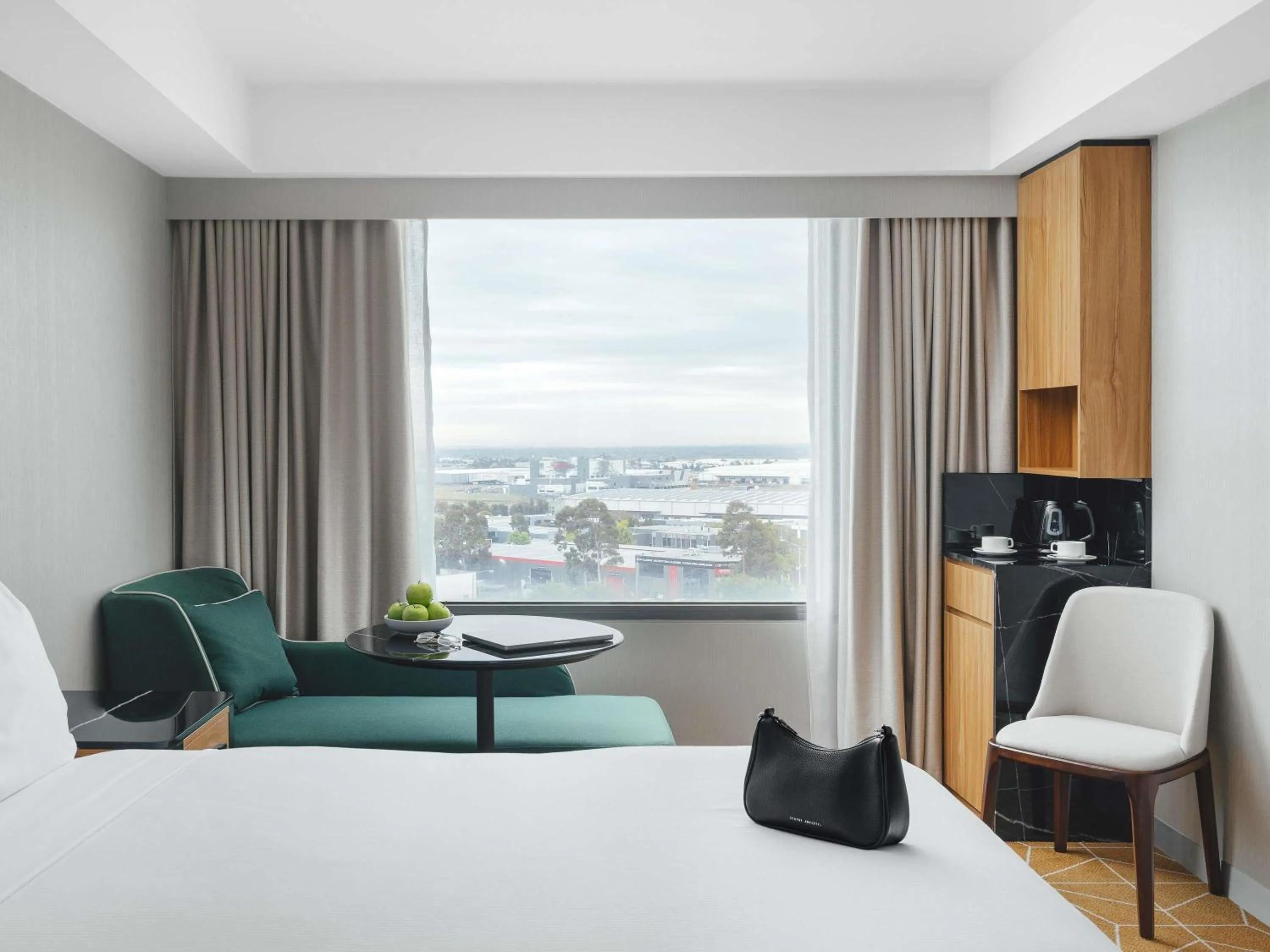 Bedroom, Bed in Mantra Melbourne Airport