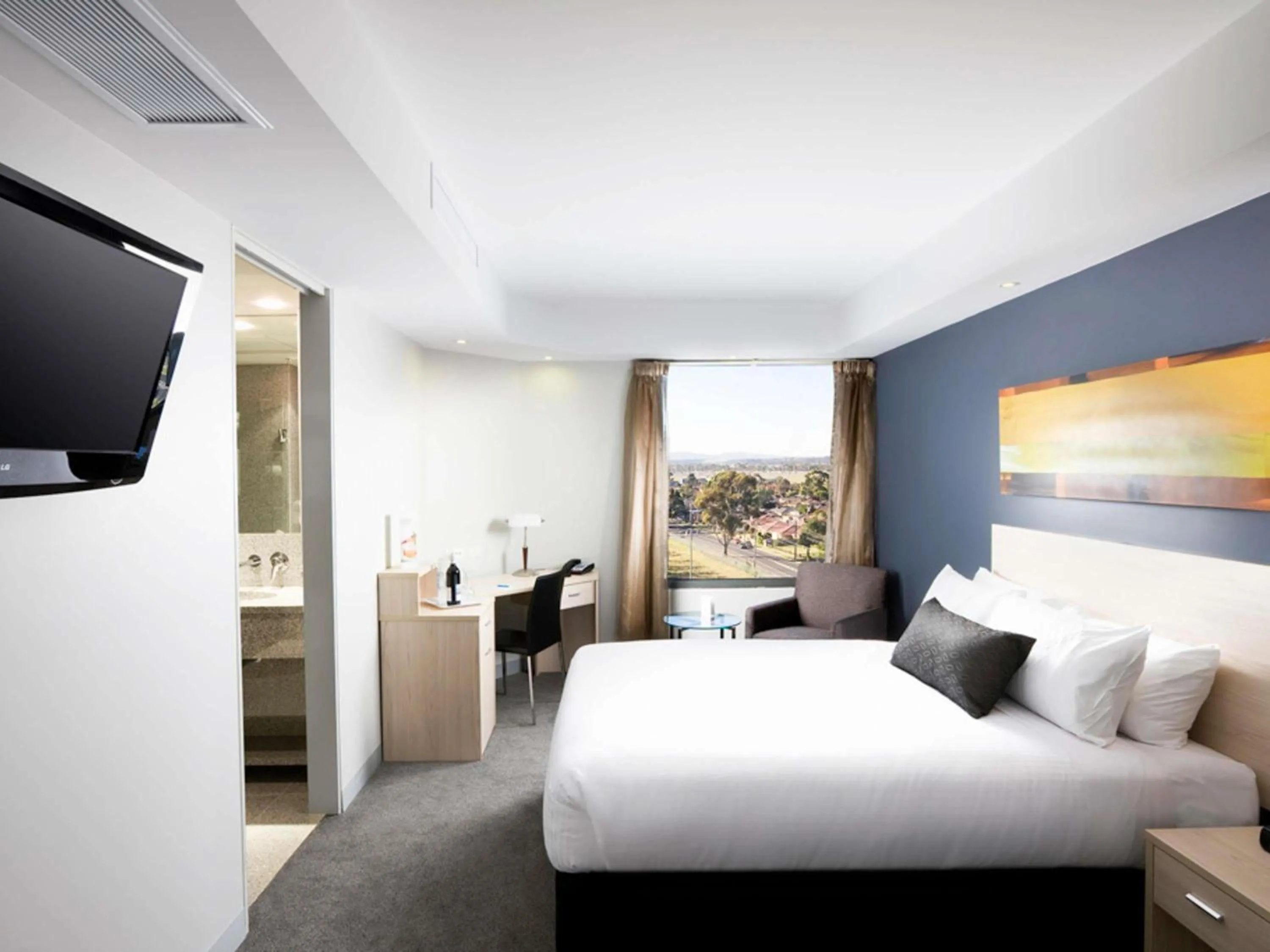 Bedroom, Bed in Mantra Melbourne Airport