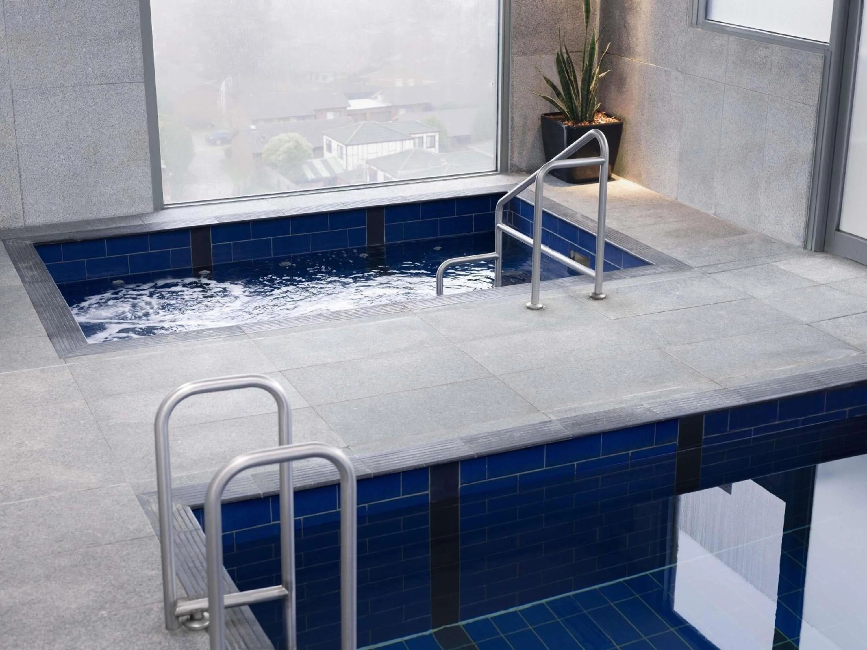 Pool view in Mantra Melbourne Airport