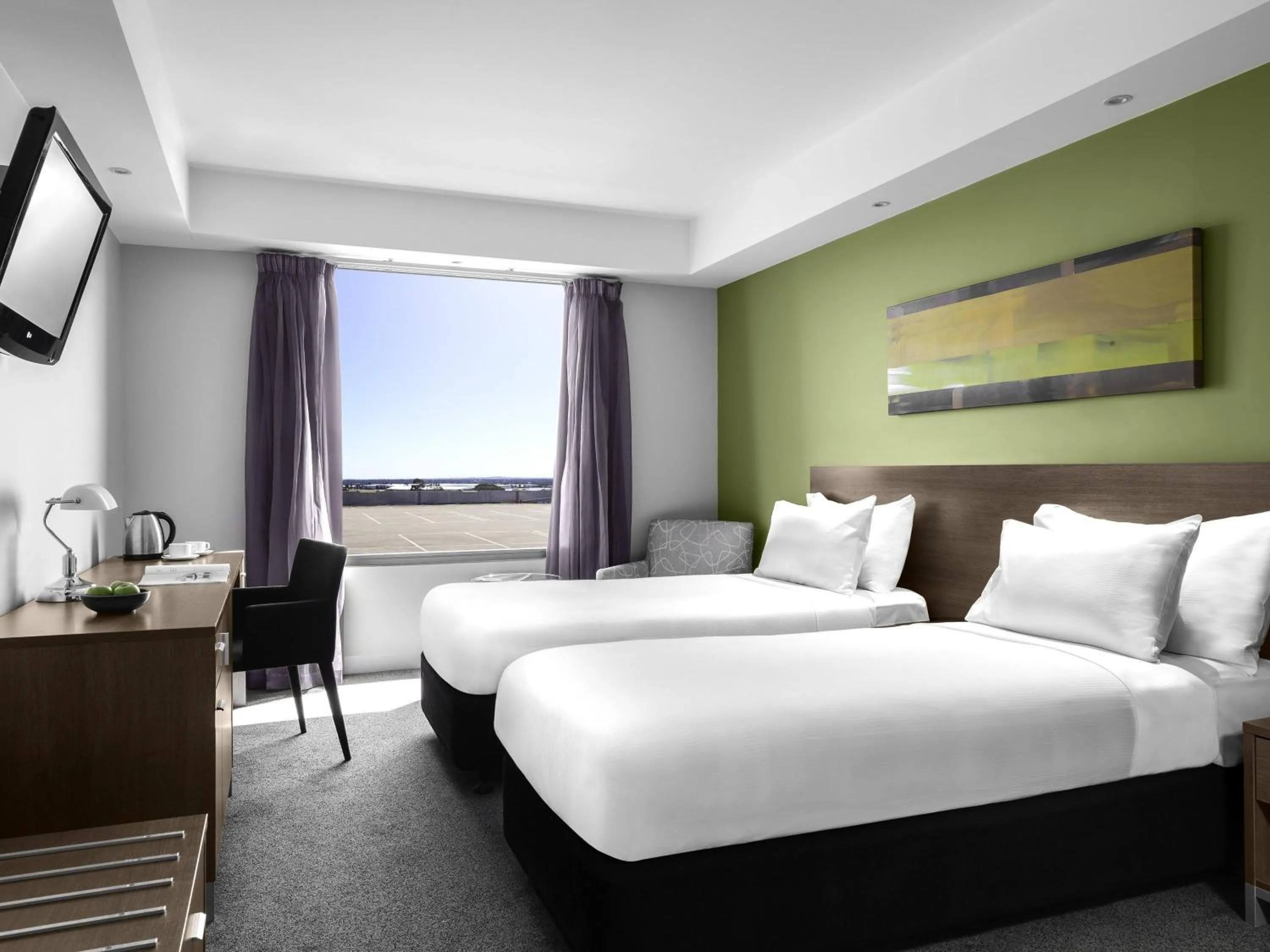 Bedroom, Bed in Mantra Melbourne Airport
