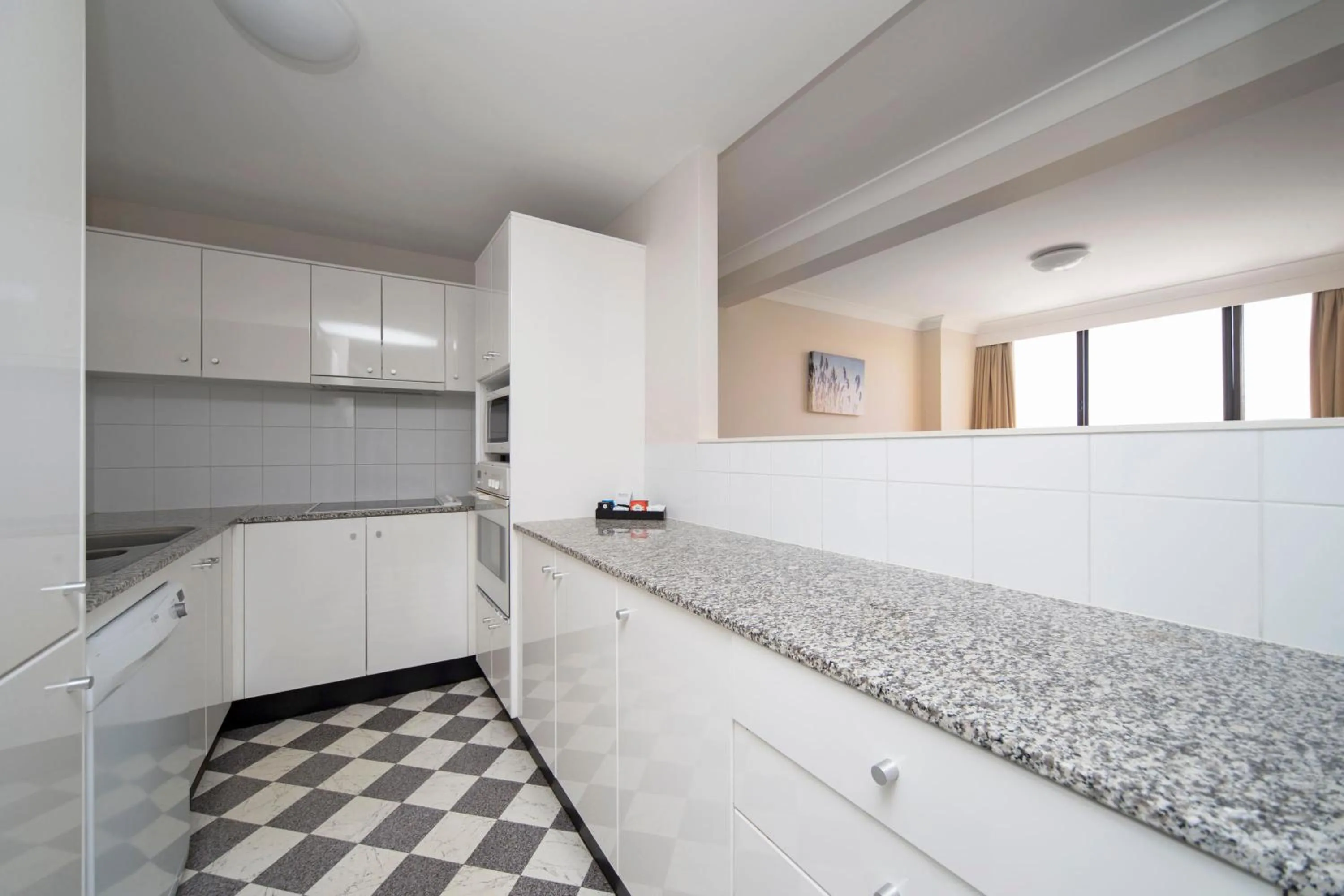 Kitchen or kitchenette in BreakFree Capital Tower Apartments