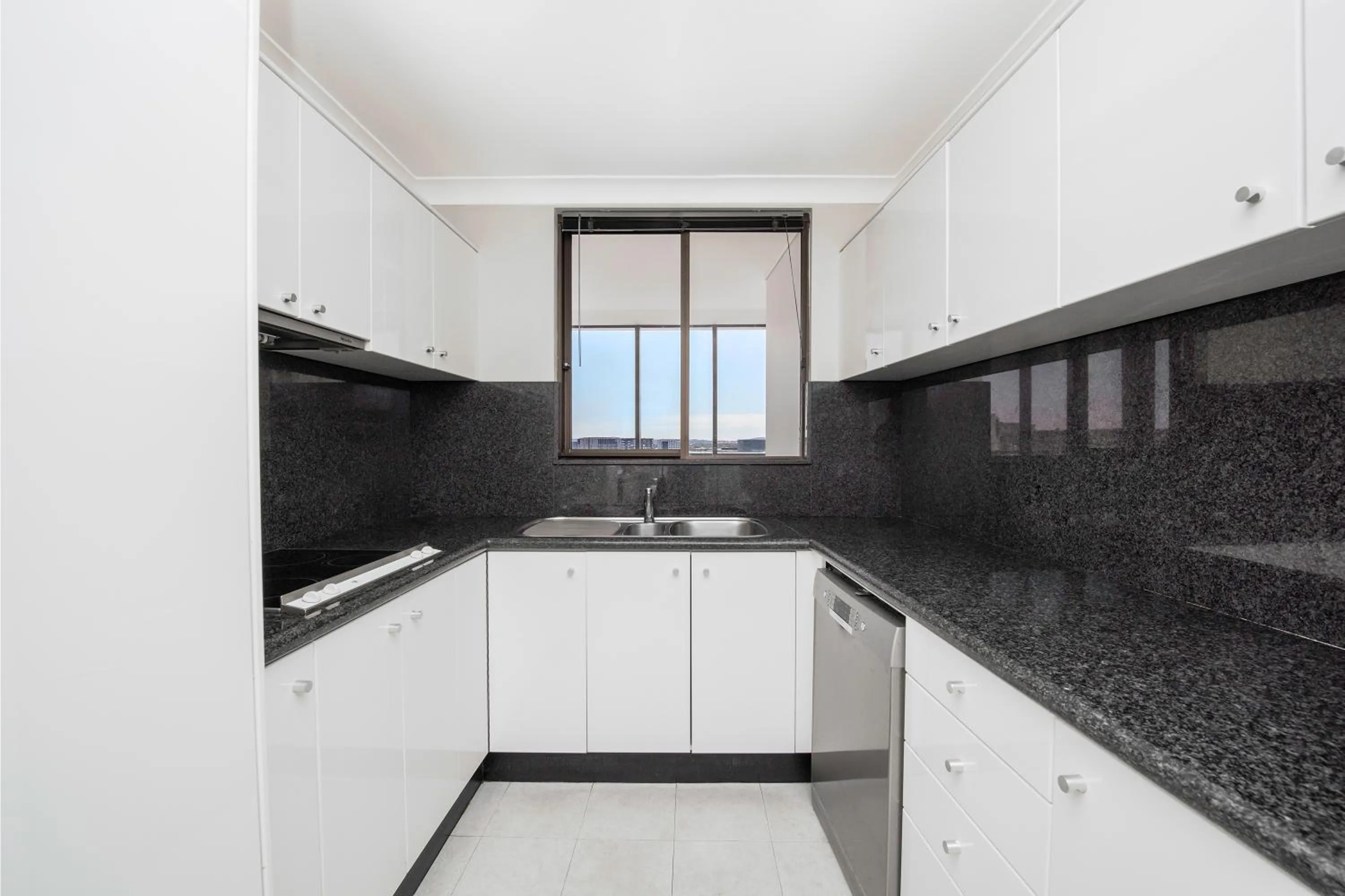 Kitchen or kitchenette in BreakFree Capital Tower Apartments