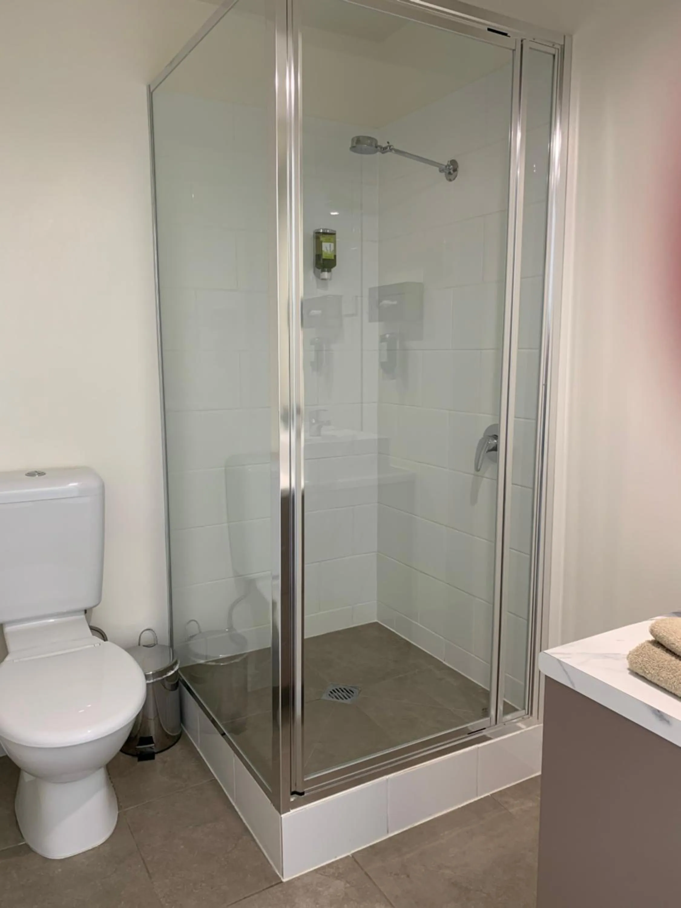 Bathroom in Adina Place Motel Apartments