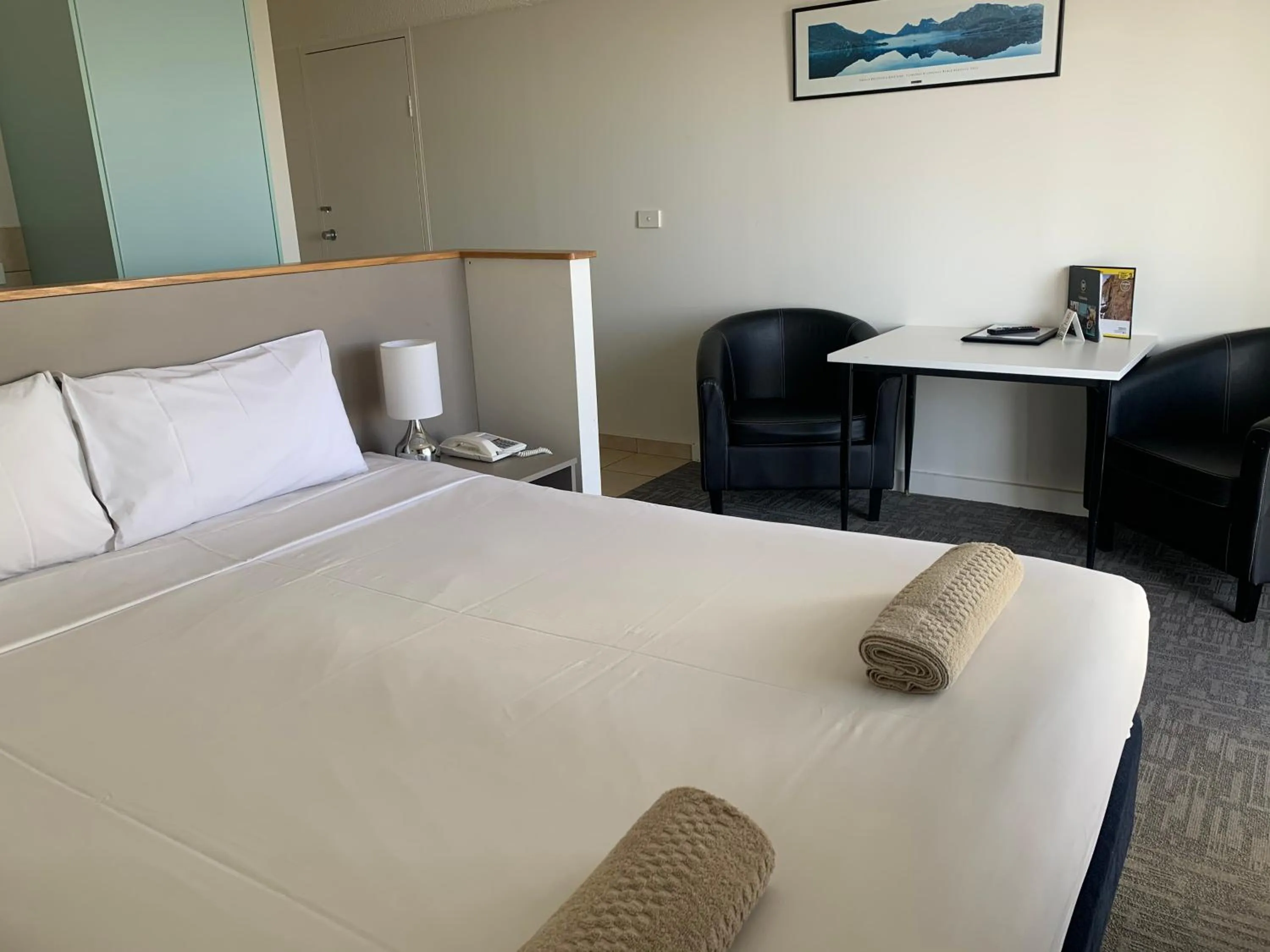 Living room, Bed in Adina Place Motel Apartments